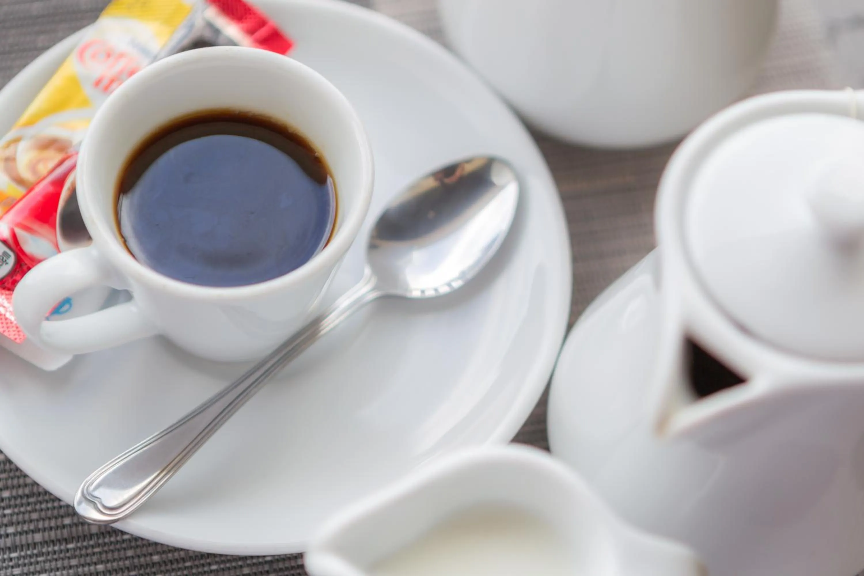 Dining area in Golden Tulip Essential Pattaya