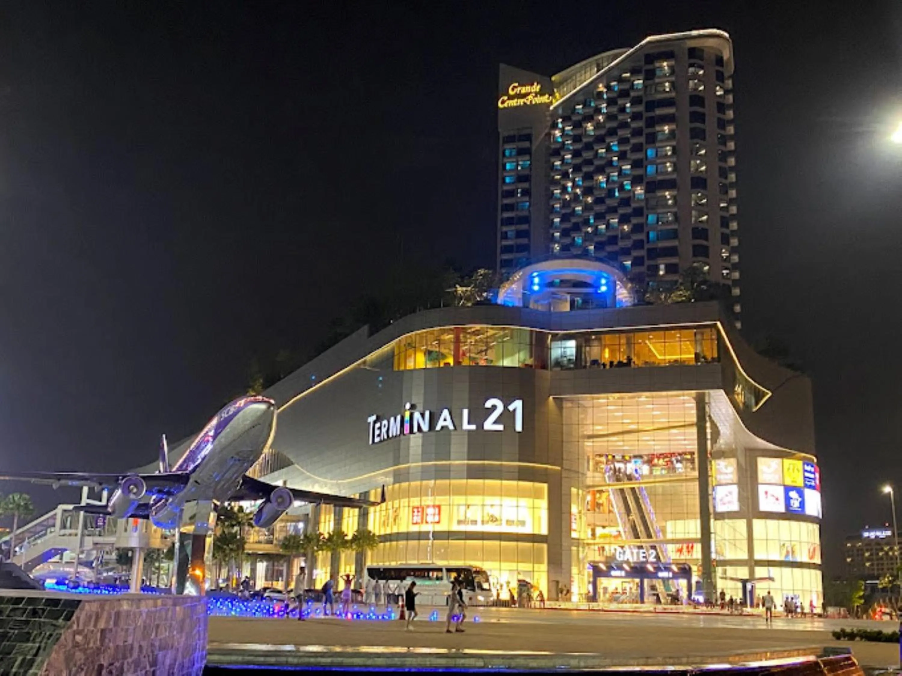 Shopping Area in Golden Tulip Essential Pattaya