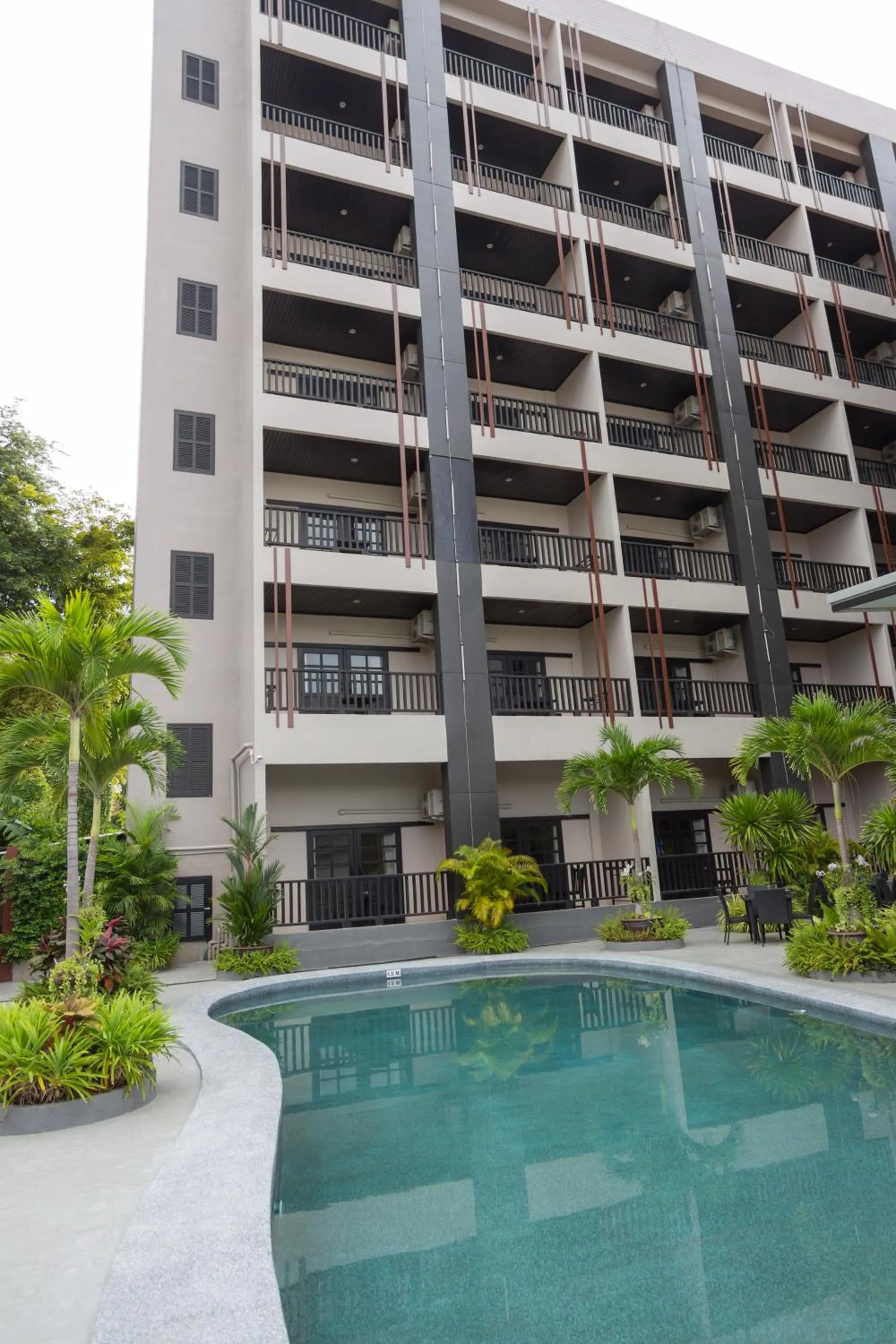 Swimming pool in Golden Tulip Essential Pattaya