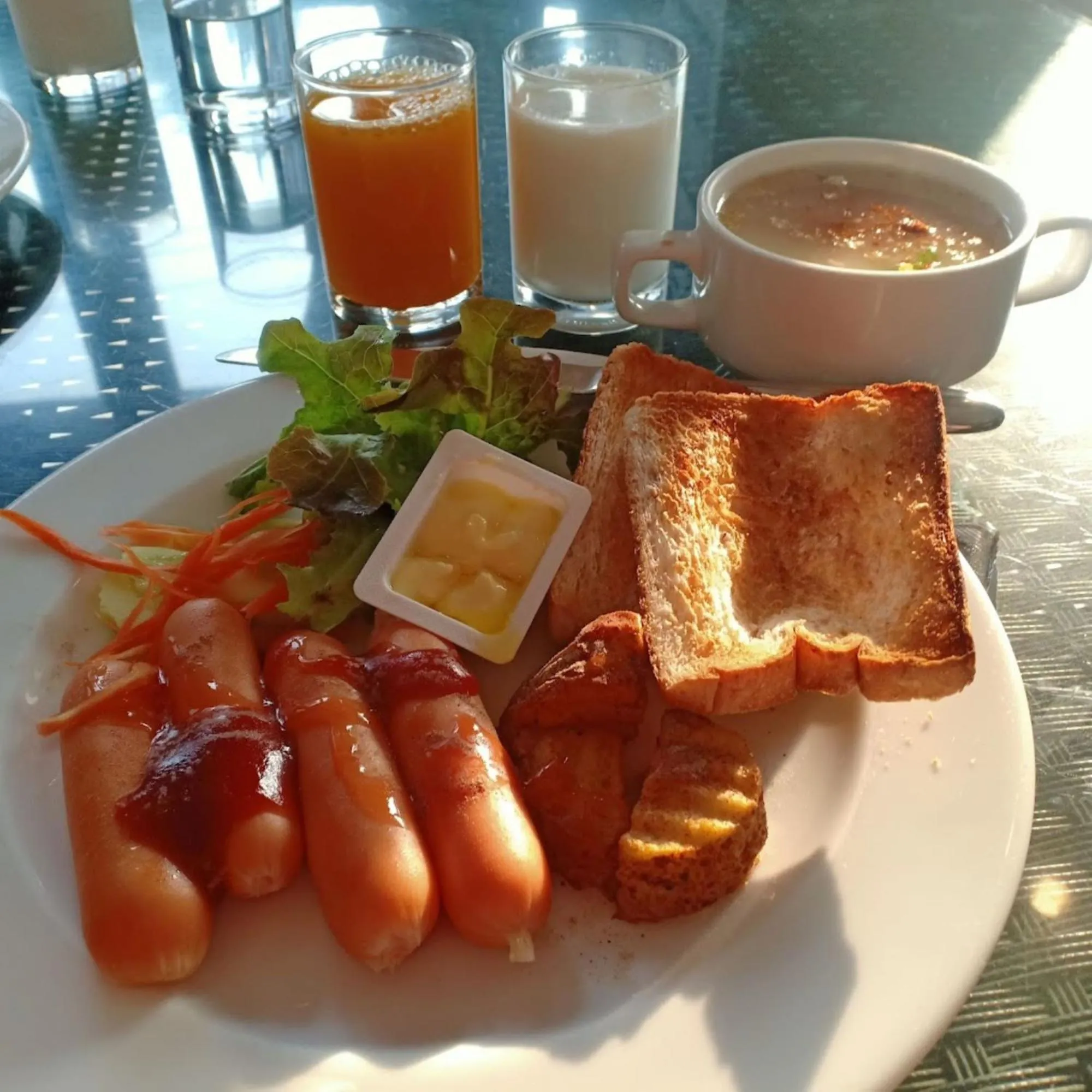Buffet breakfast in Golden Tulip Essential Pattaya