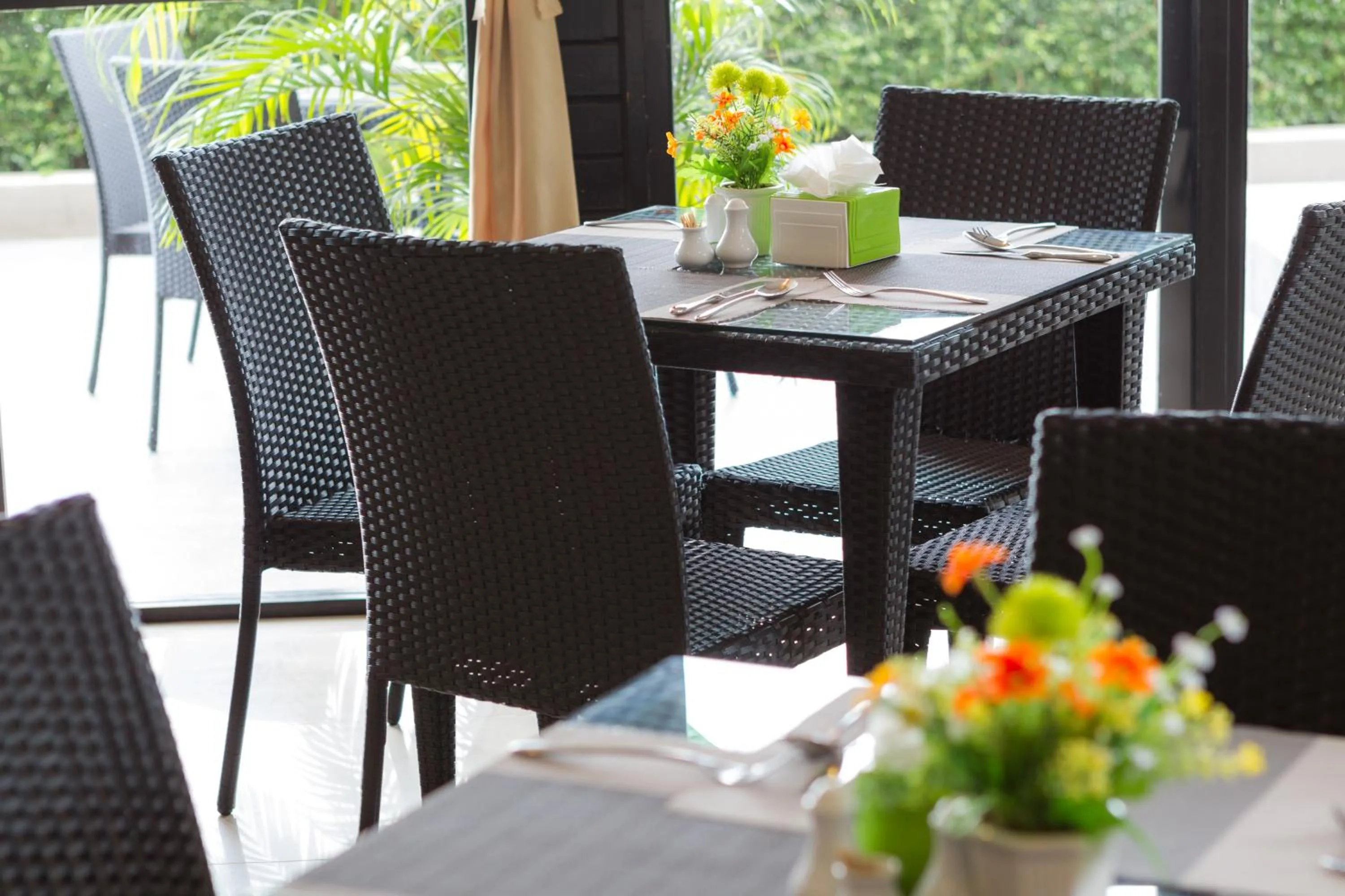 Dining area in Golden Tulip Essential Pattaya