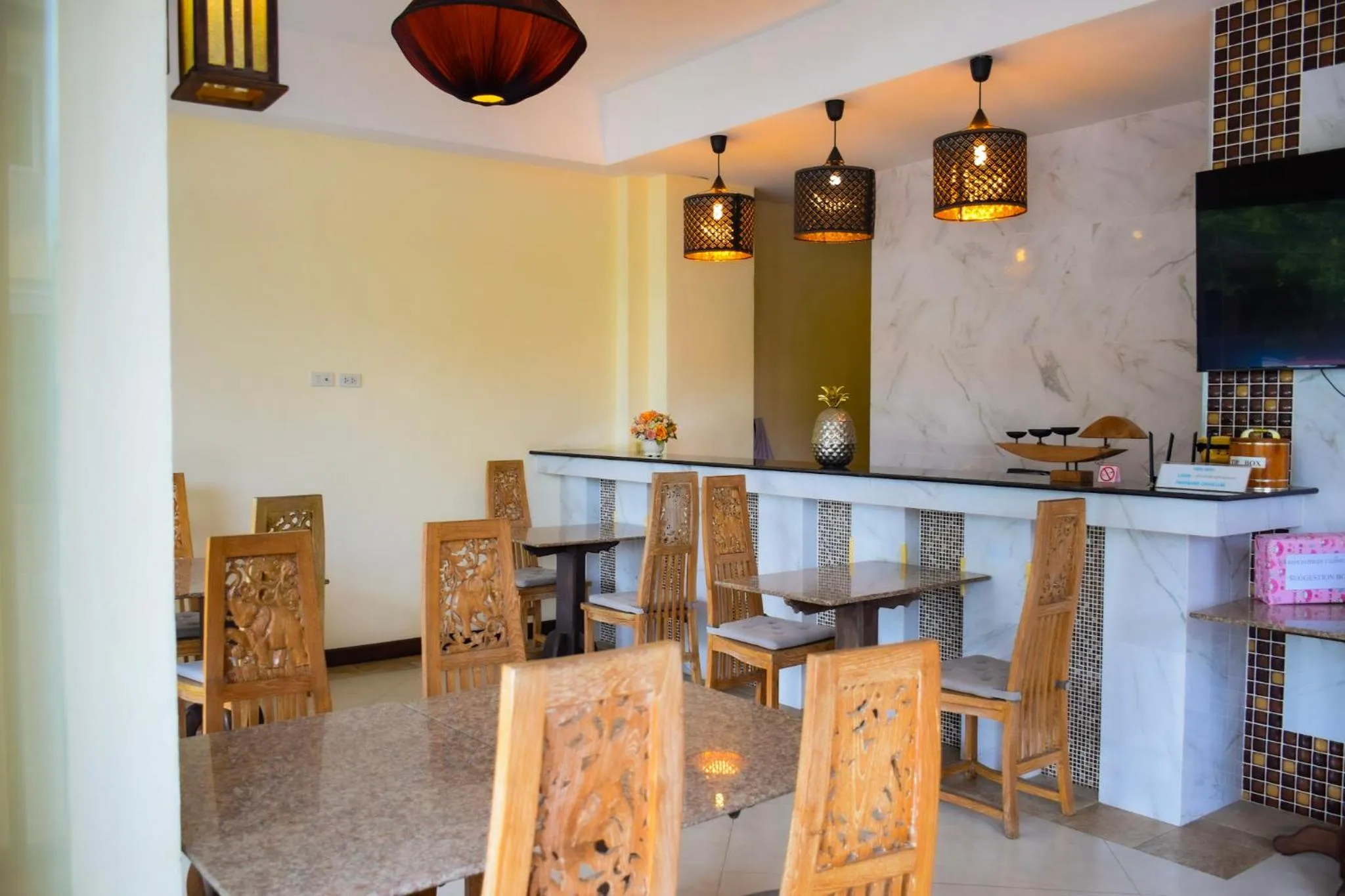 Communal lounge/ TV room in Chivapuri Trat