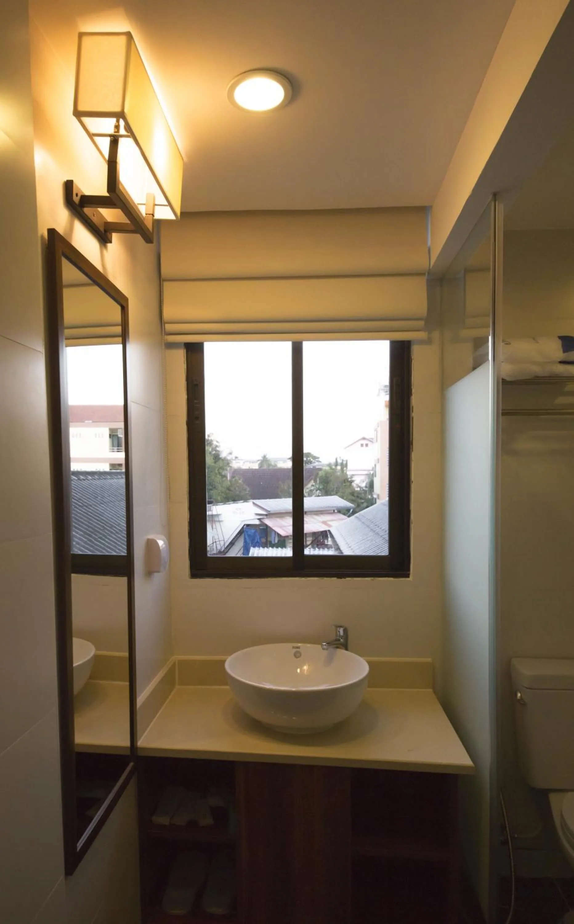 Toilet in Chiang Roi 7 Days Inn