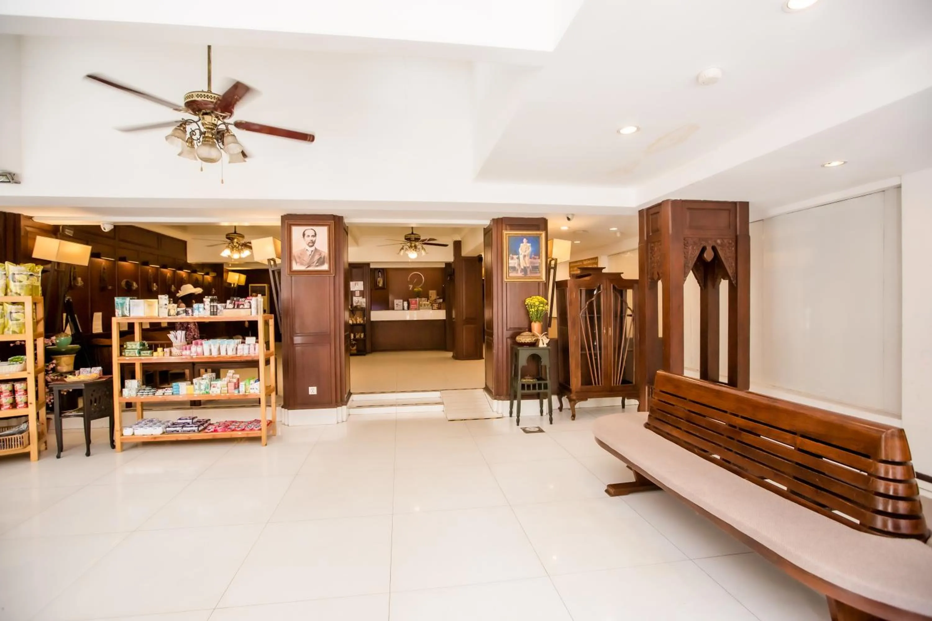 Lobby or reception in Chiang Roi 7 Days Inn