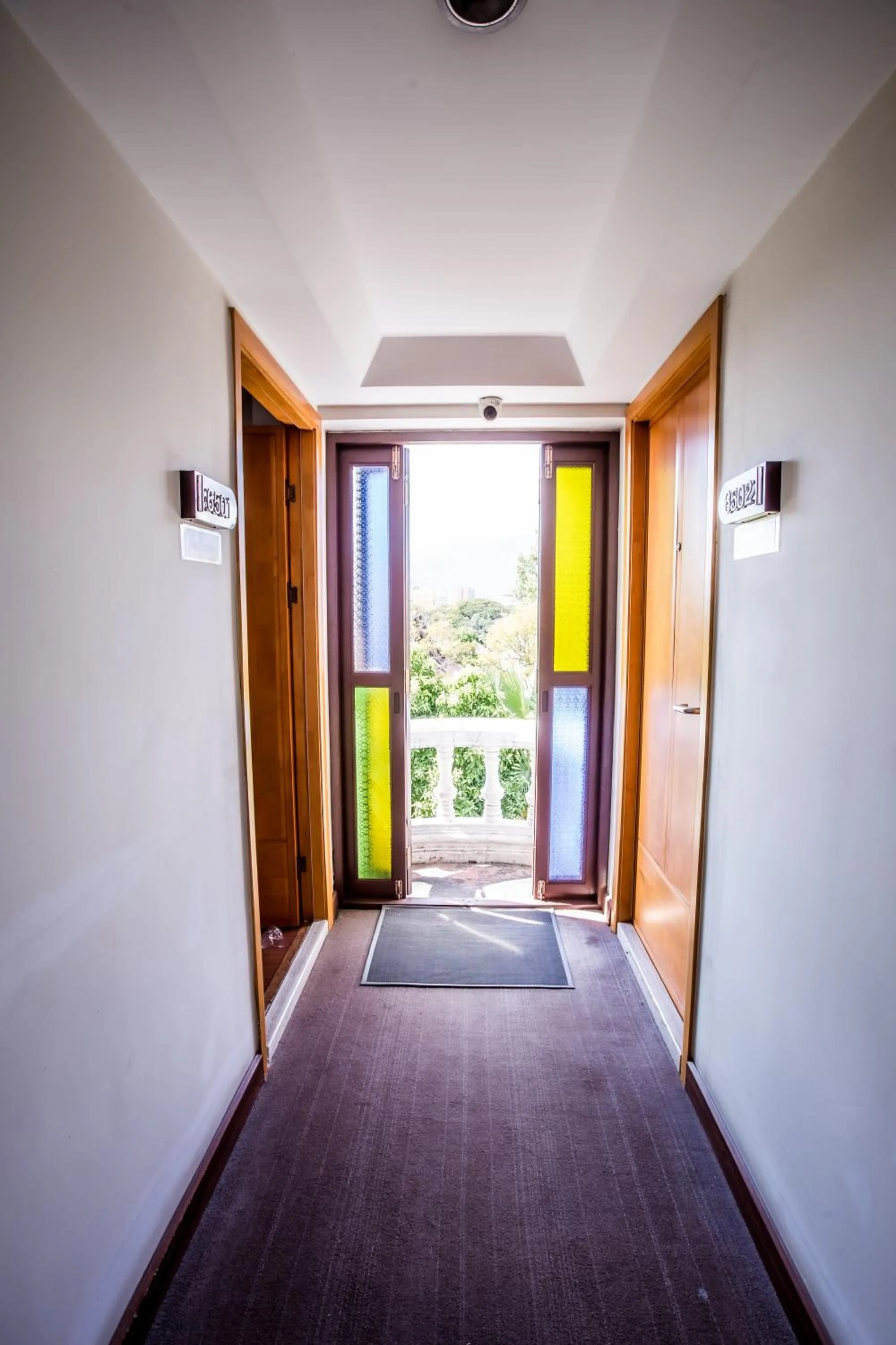 Balcony/Terrace, Bed in Chiang Roi 7 Days Inn