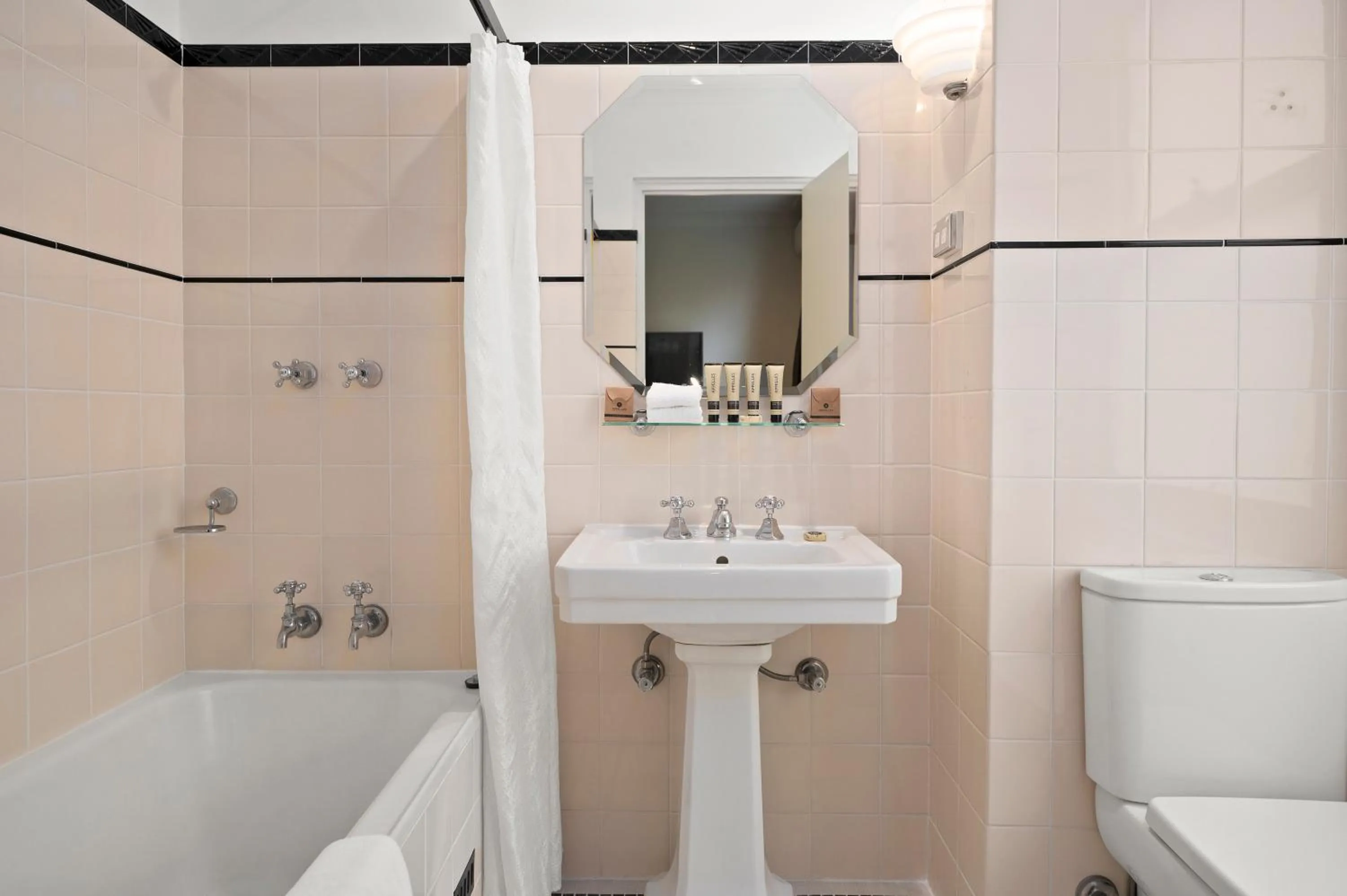 Bathroom in Hydro Majestic Blue Mountains