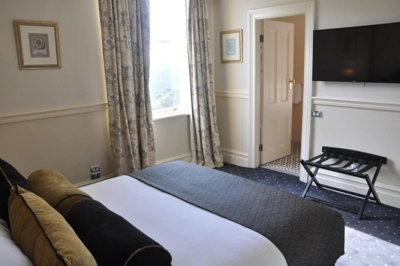 Bed in Hydro Majestic Blue Mountains