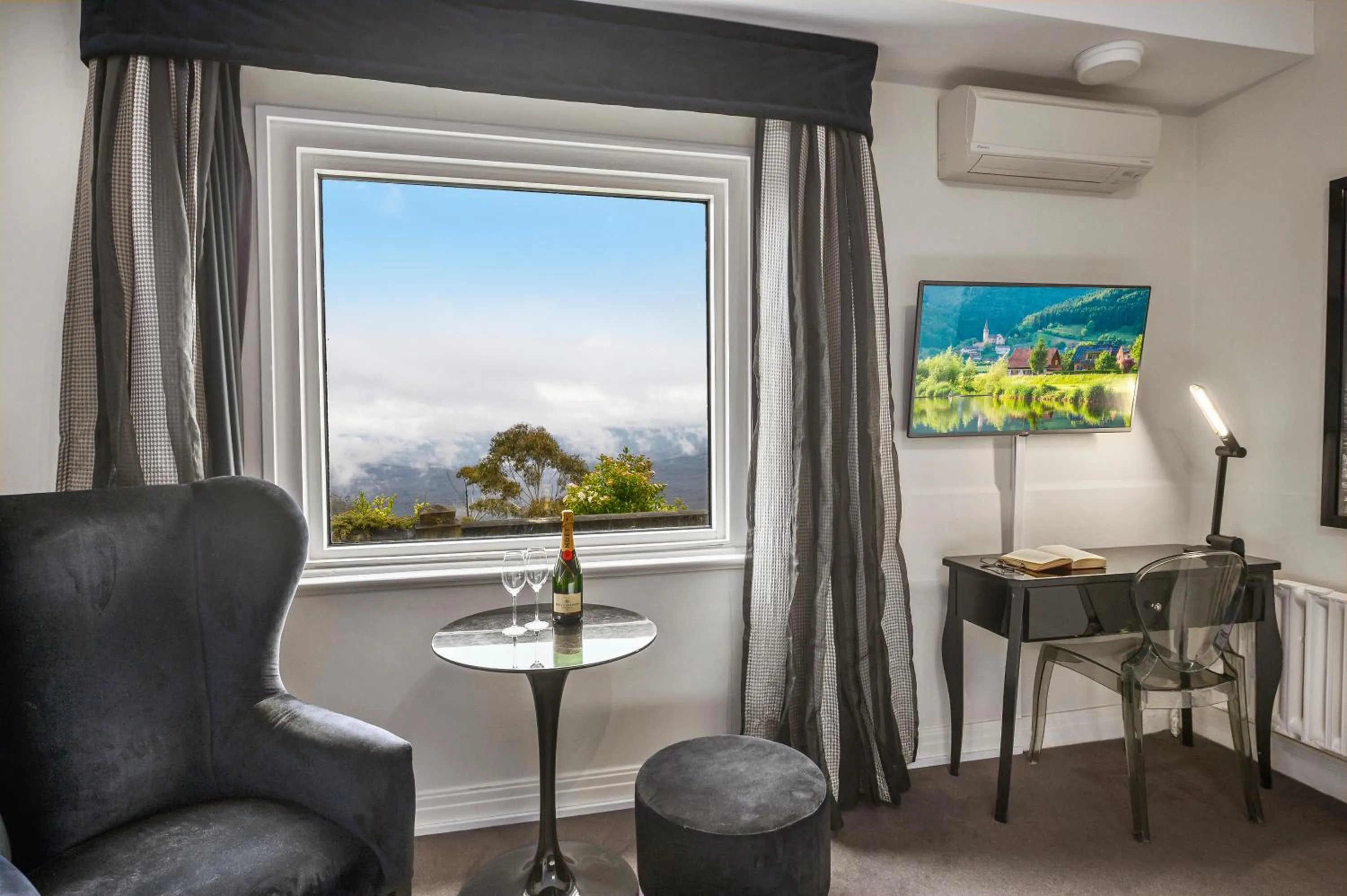 Bedroom in Hydro Majestic Blue Mountains