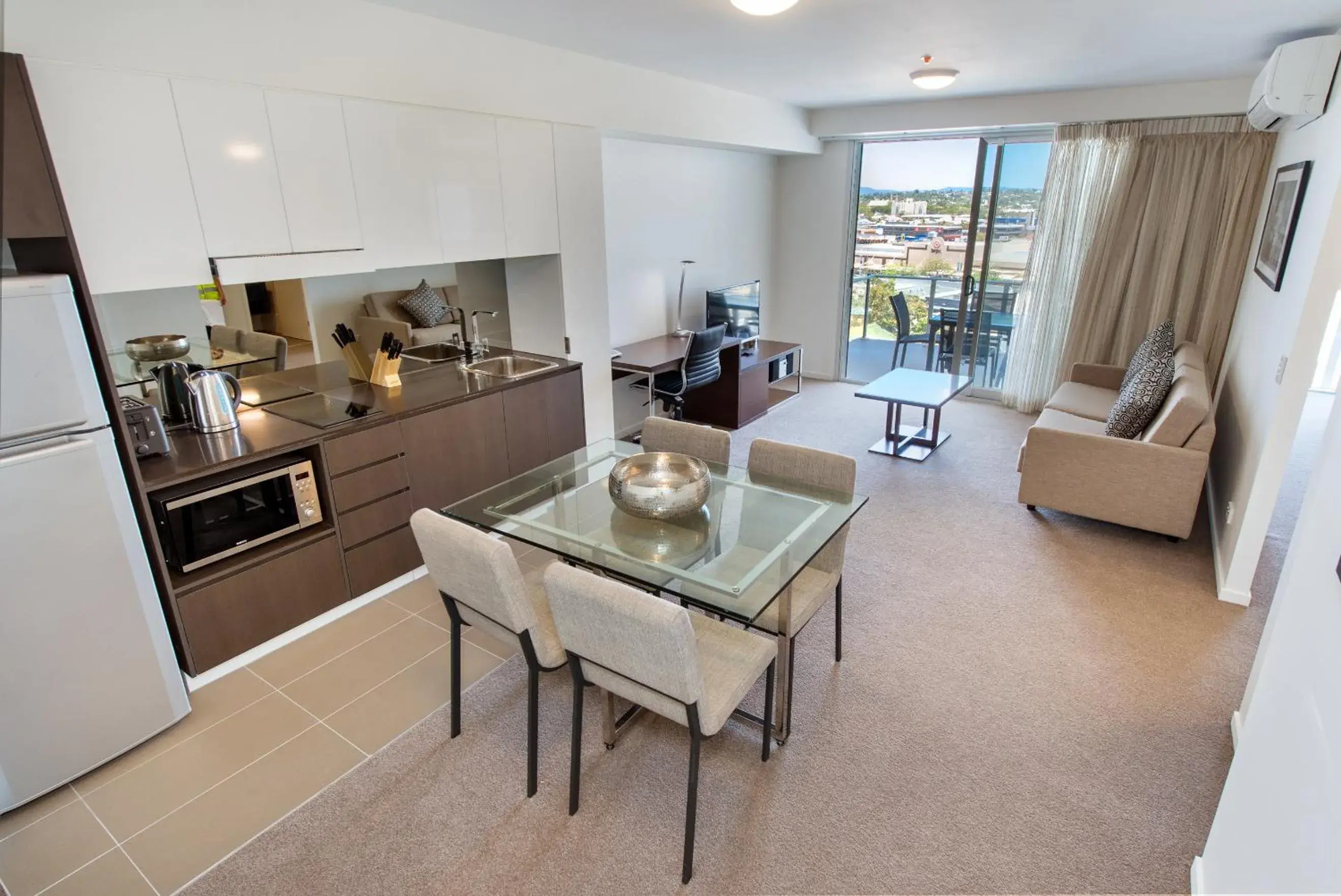 Deluxe One-Bedroom Apartment with City View in Empire Apartment Hotel Rockhampton Deluxe One-Bedroom Apartment with City View in Empire Apartment Hotel Rockhampton