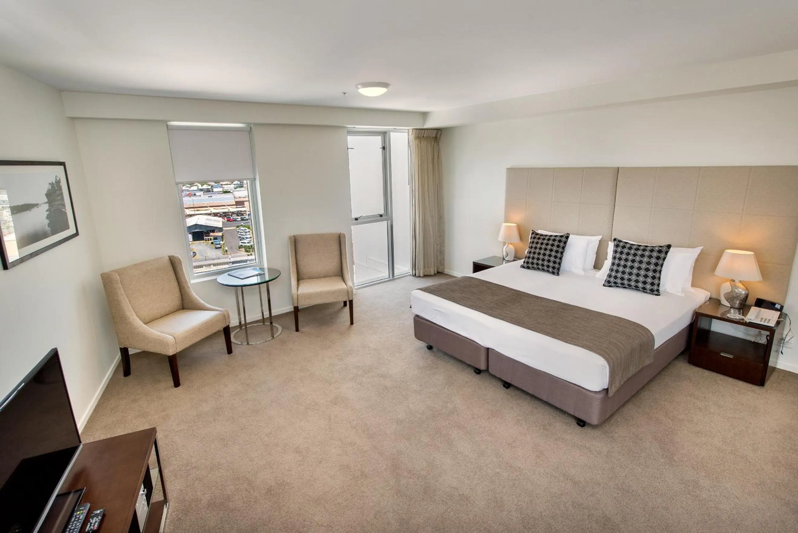 Bedroom, Bed in Empire Apartment Hotel Rockhampton