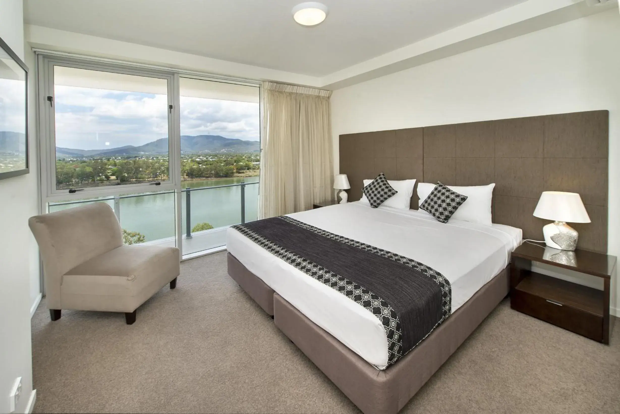 Two-Bedroom Apartment with River View in Empire Apartment Hotel Rockhampton Two-Bedroom Apartment with River View in Empire Apartment Hotel Rockhampton