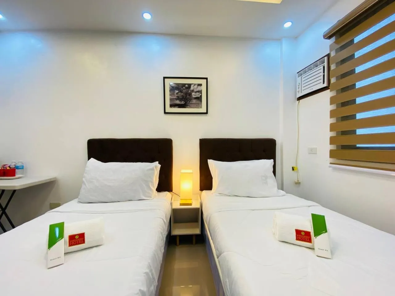 Bed in Marketpoint Hotel