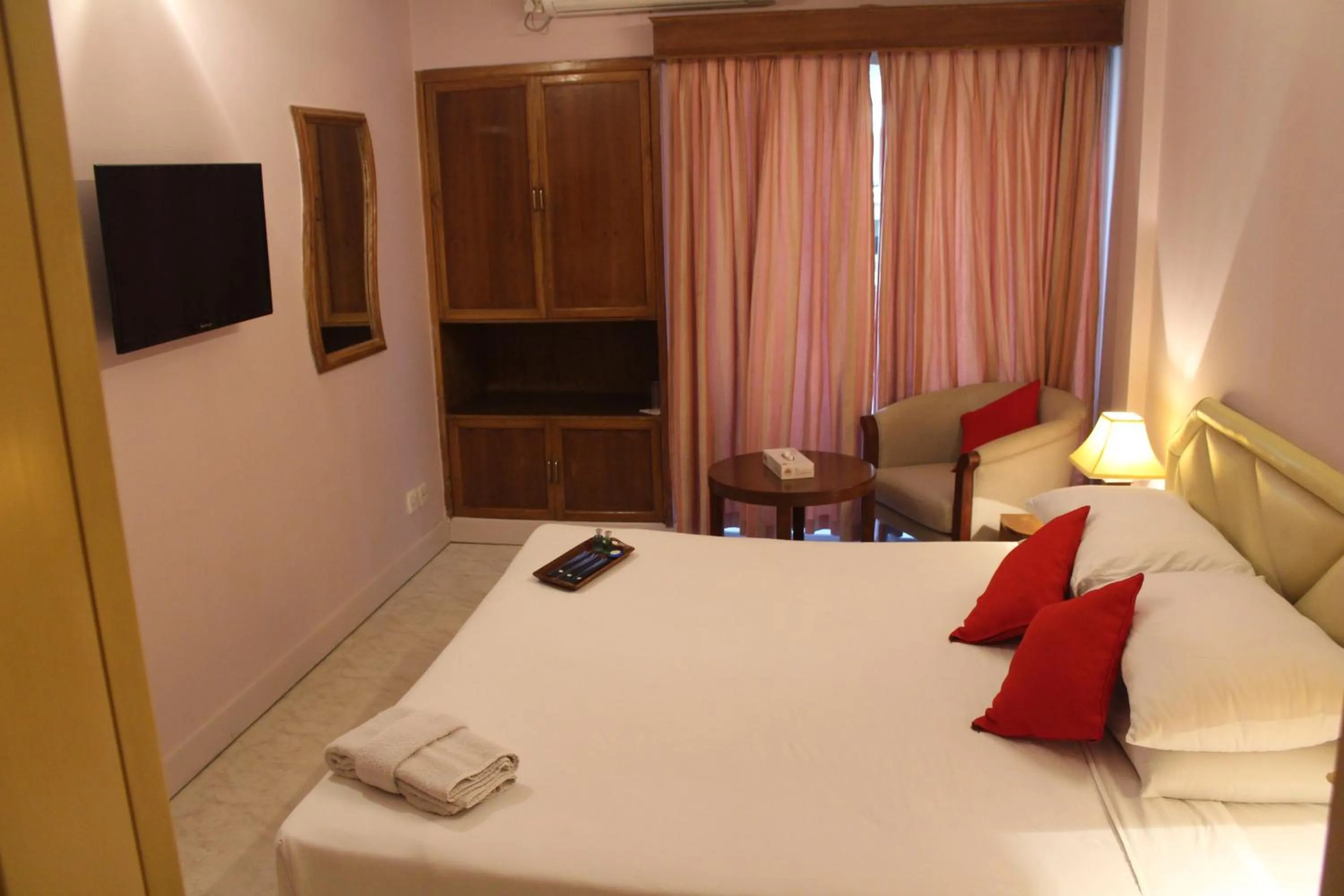 Bedroom, Bed in Hotel Sea Crown