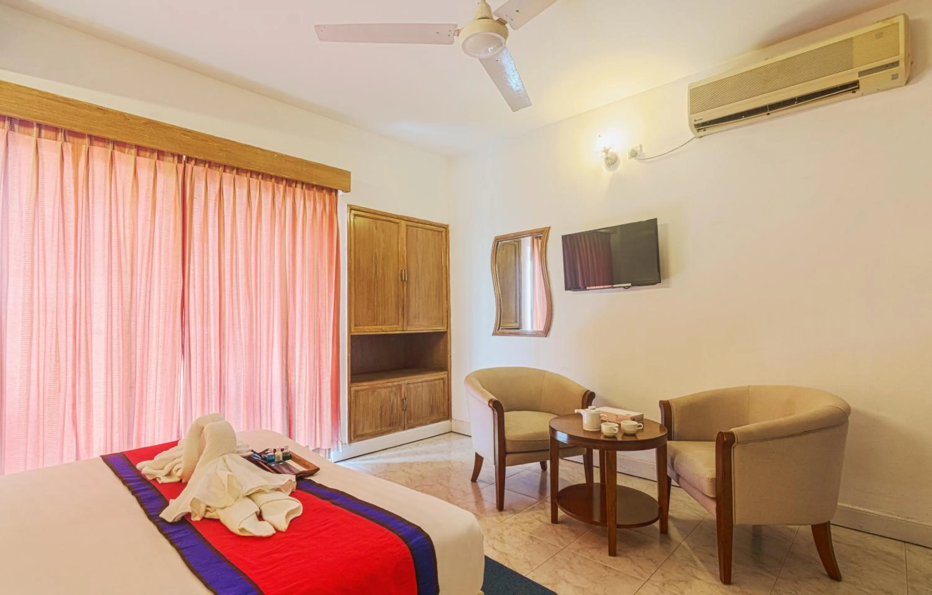 Bedroom, Bed in Hotel Sea Crown