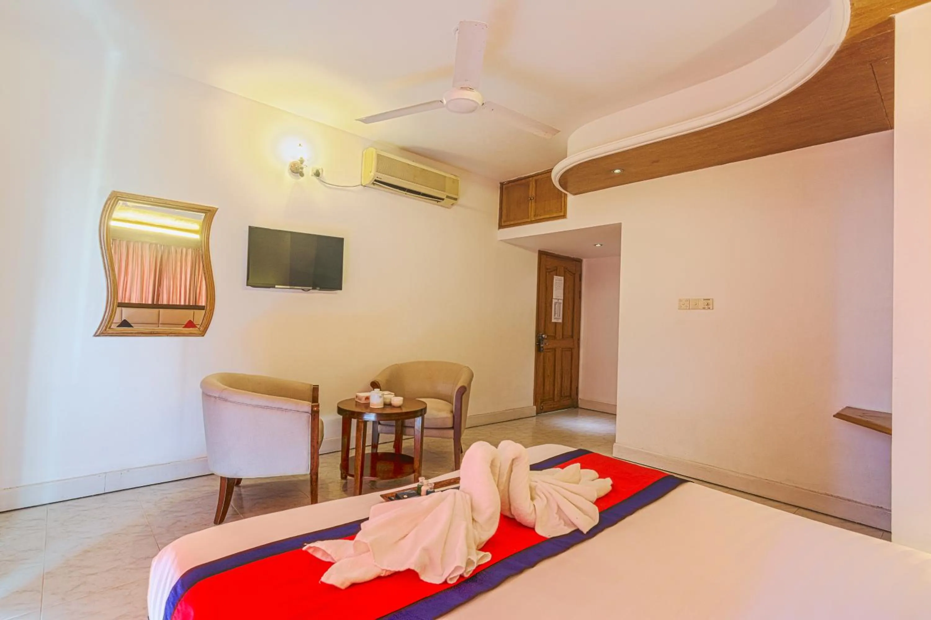 Bedroom, Bed in Hotel Sea Crown