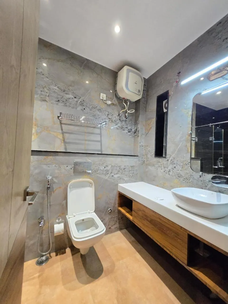 A Palace on River ( Rashmi Guest House )