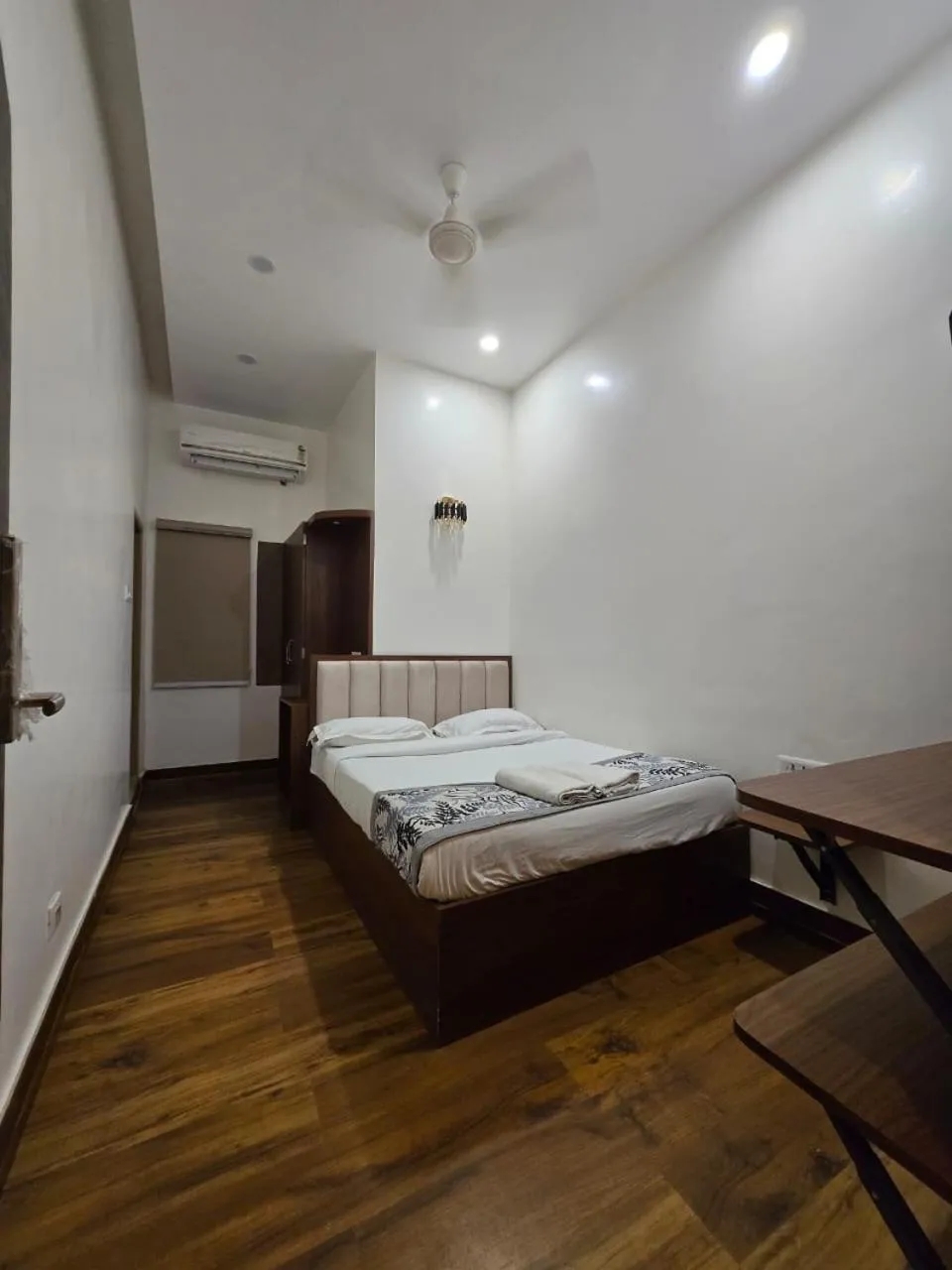 Bed in A Palace on River ( Rashmi Guest House )