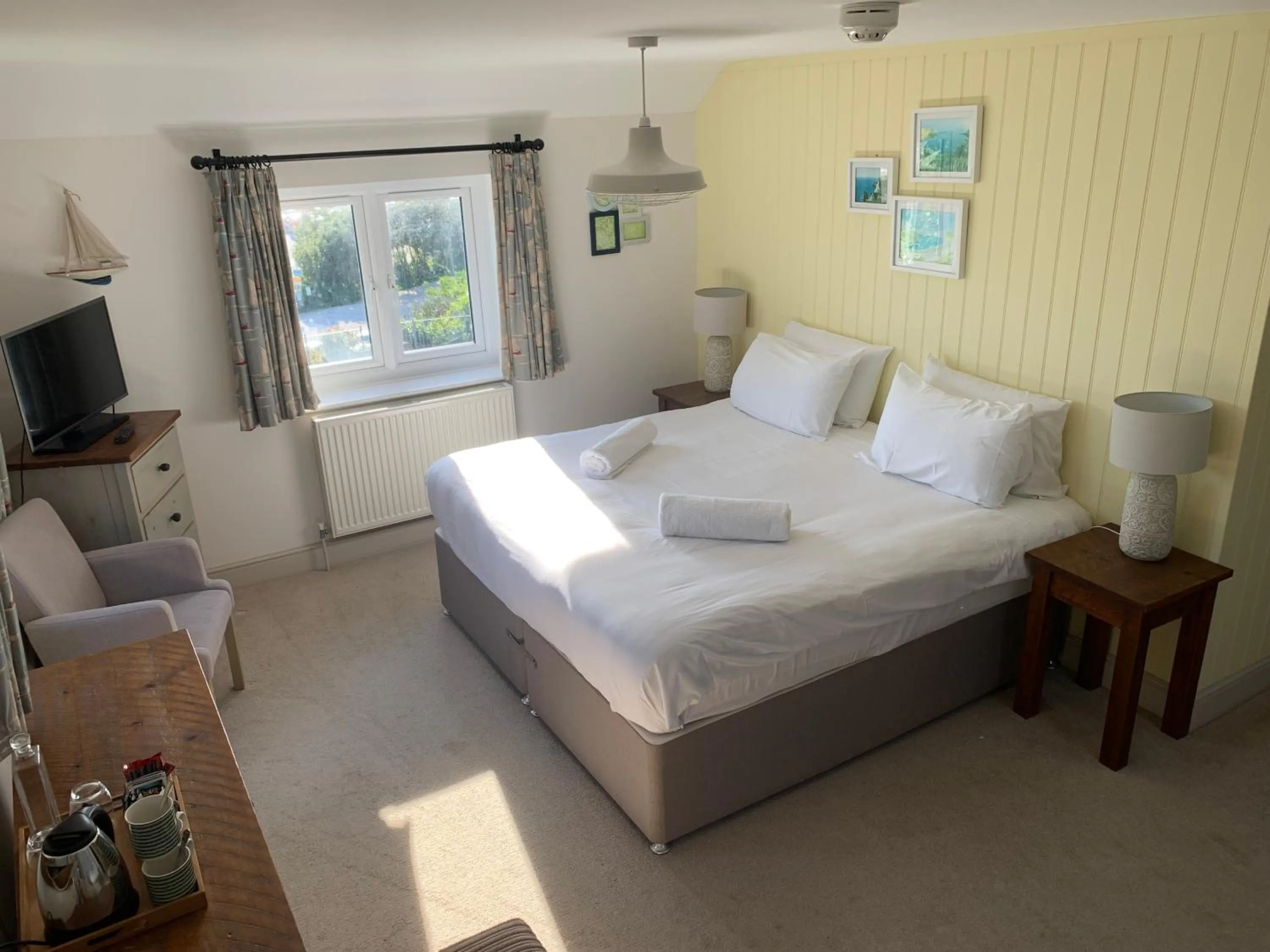 Bedroom, Bed in Durdle Door Hotel