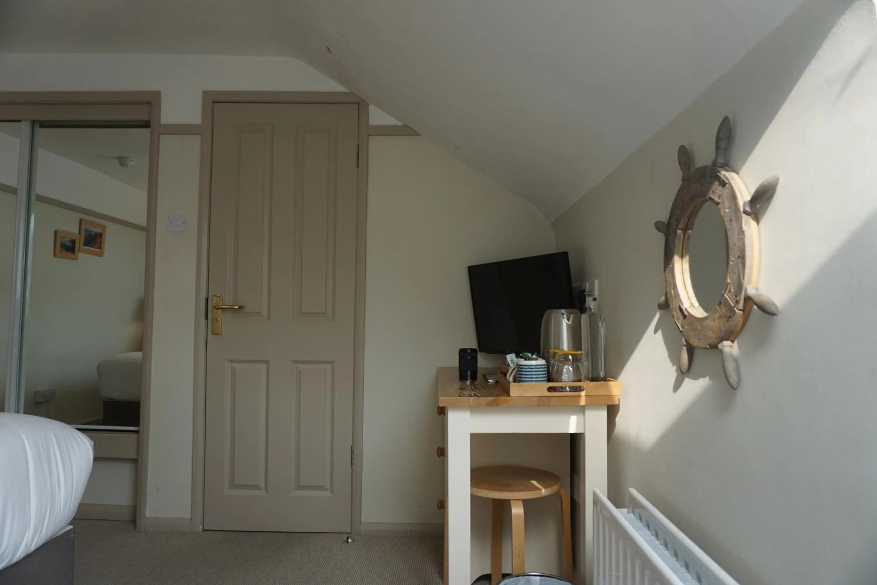 Bedroom, Bed in Durdle Door Hotel