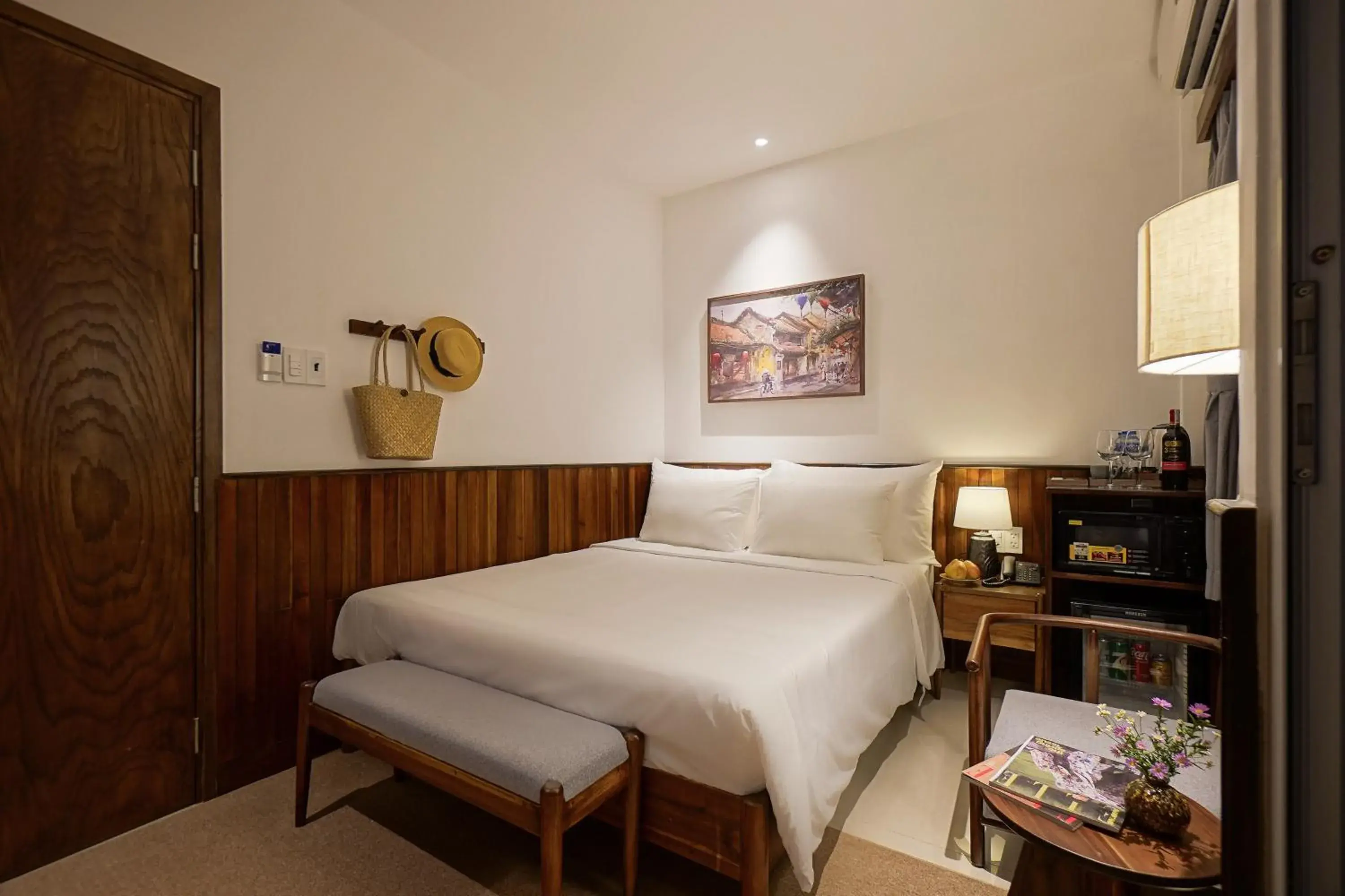 Deluxe Double Room with Balcony in Nexus House Nguyen Binh Khiem - Near Saigon Zoo & Botanical Gardens Deluxe Double Room with Balcony in Nexus House Nguyen Binh Khiem - Near Saigon Zoo & Botanical Gardens