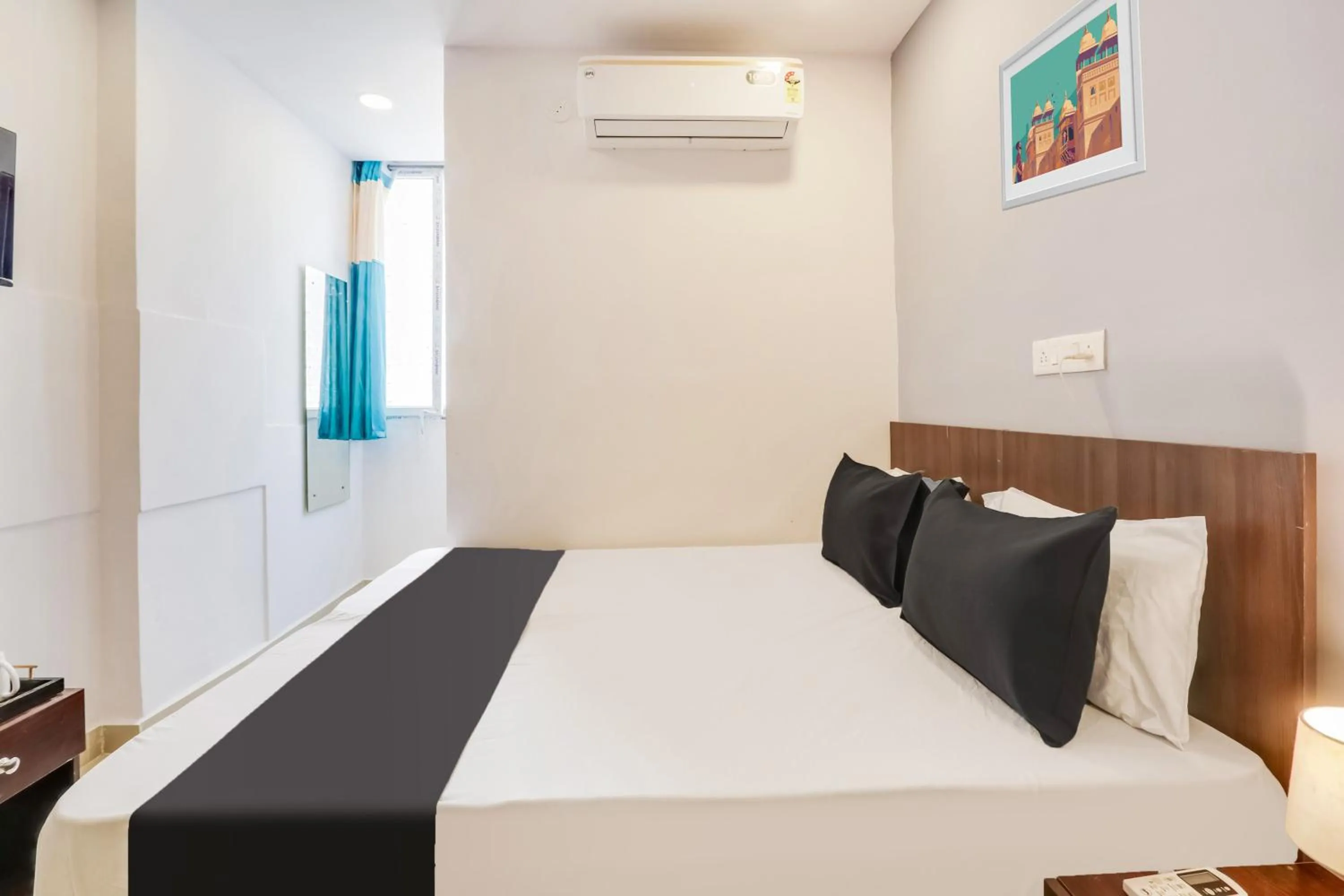 Bedroom, Bed in Hotel O by OYO Siri Inn guest house