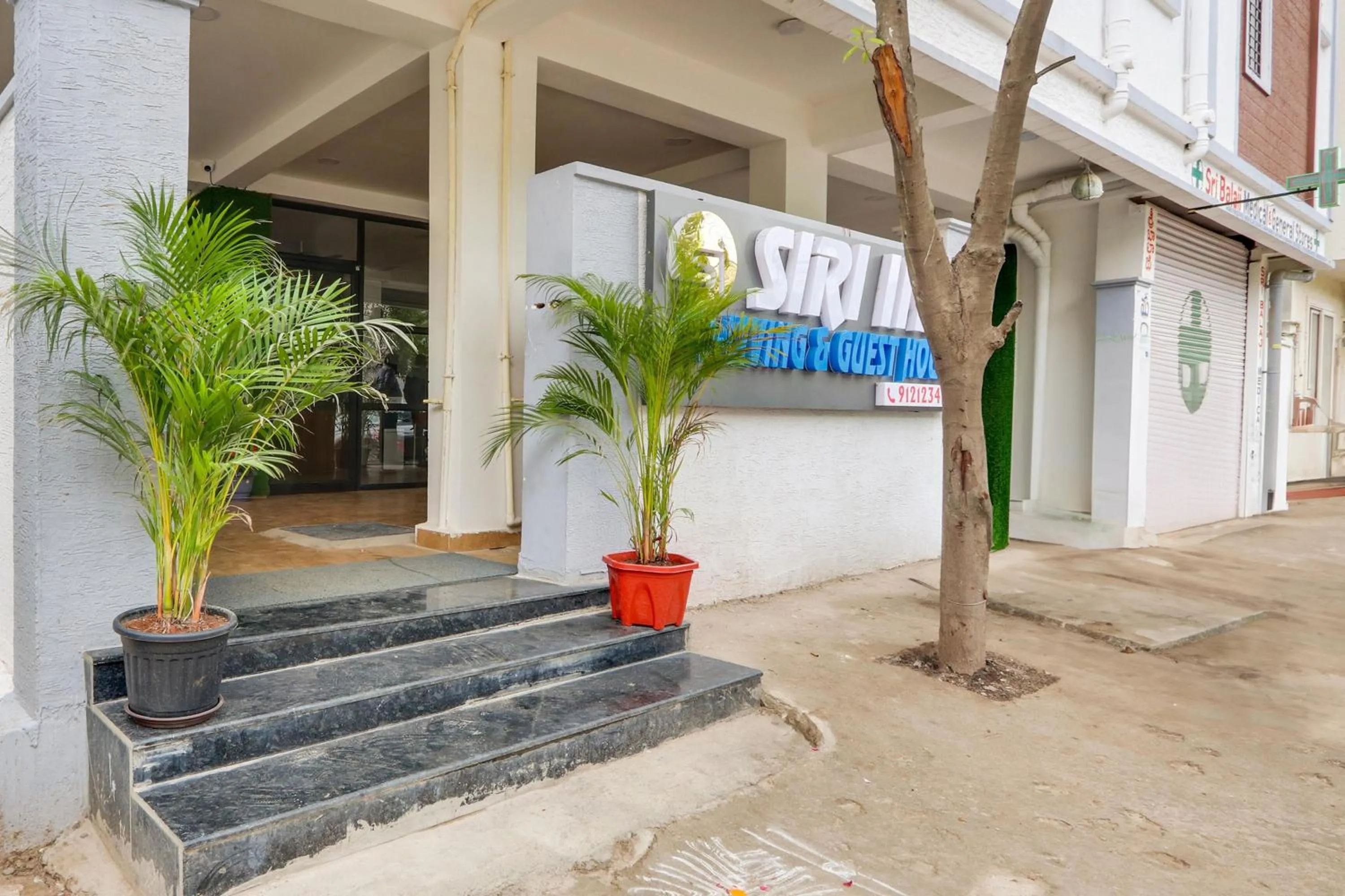 Facade/entrance in Hotel O by OYO Siri Inn guest house