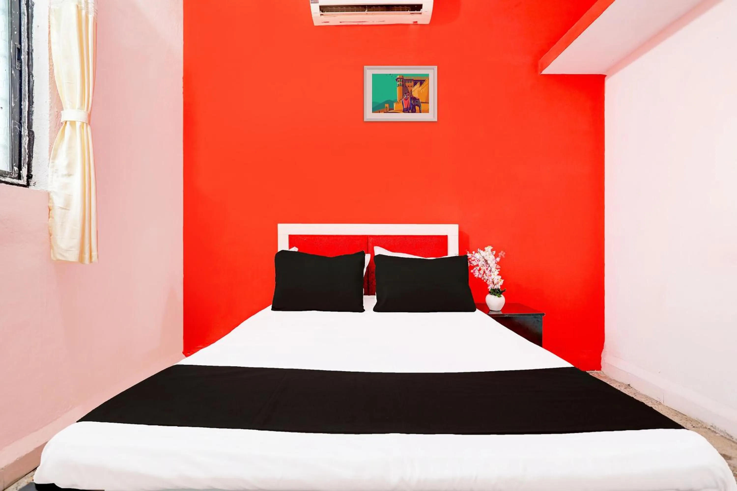 Bedroom, Bed in Hotel O HOME Hotel Crazy Inn