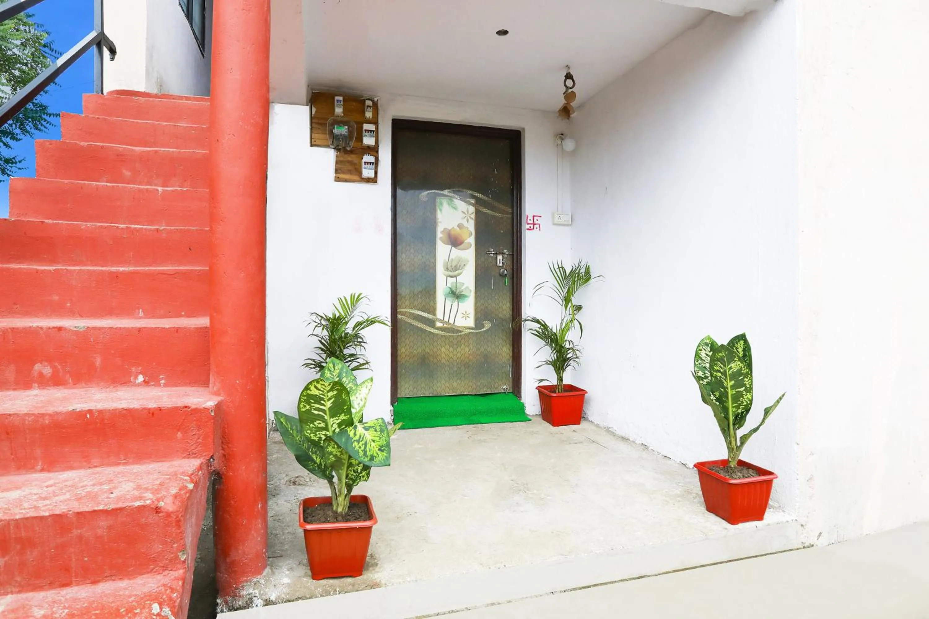 Facade/entrance in Hotel O HOME Hotel Crazy Inn