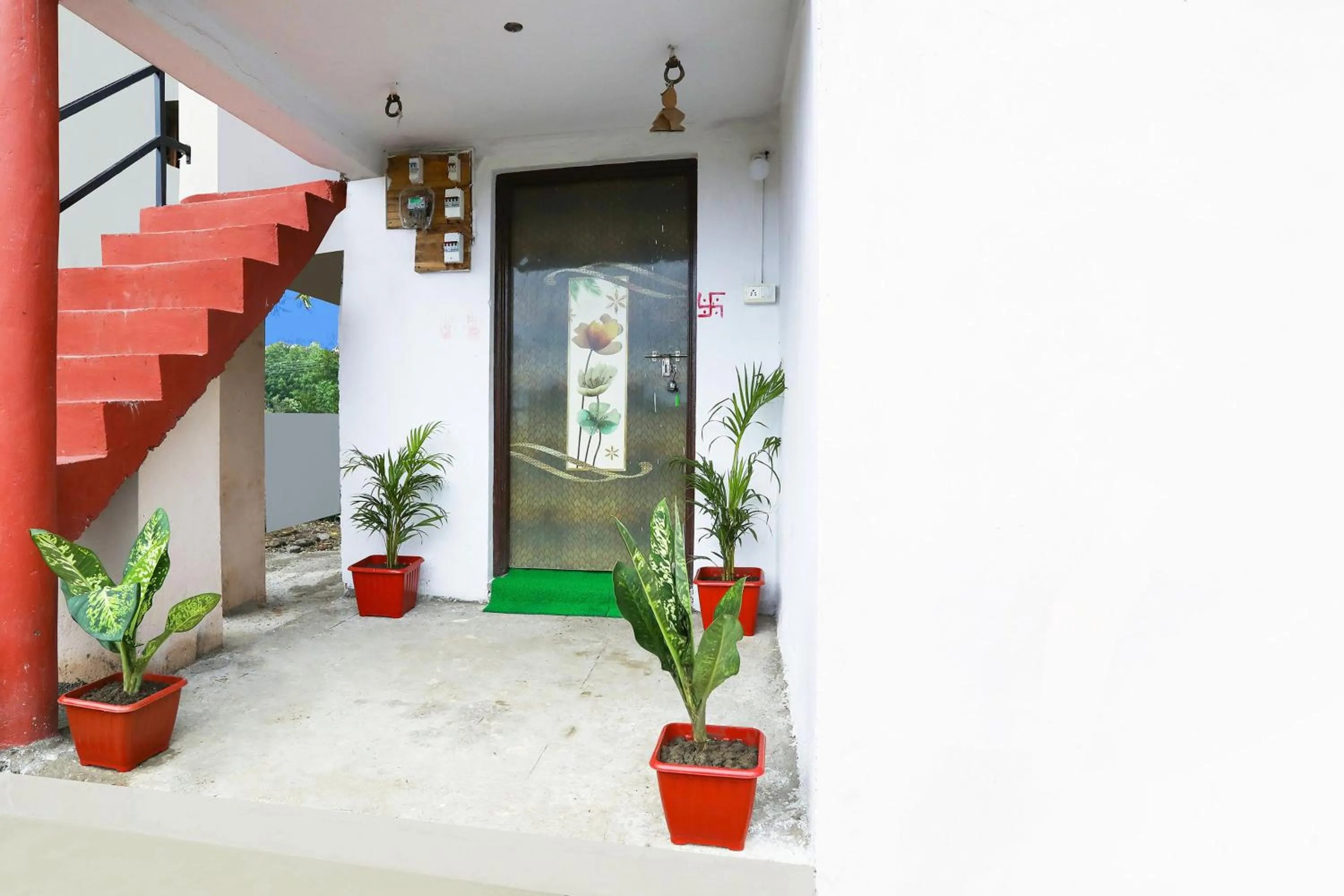 Facade/entrance in Hotel O HOME Hotel Crazy Inn