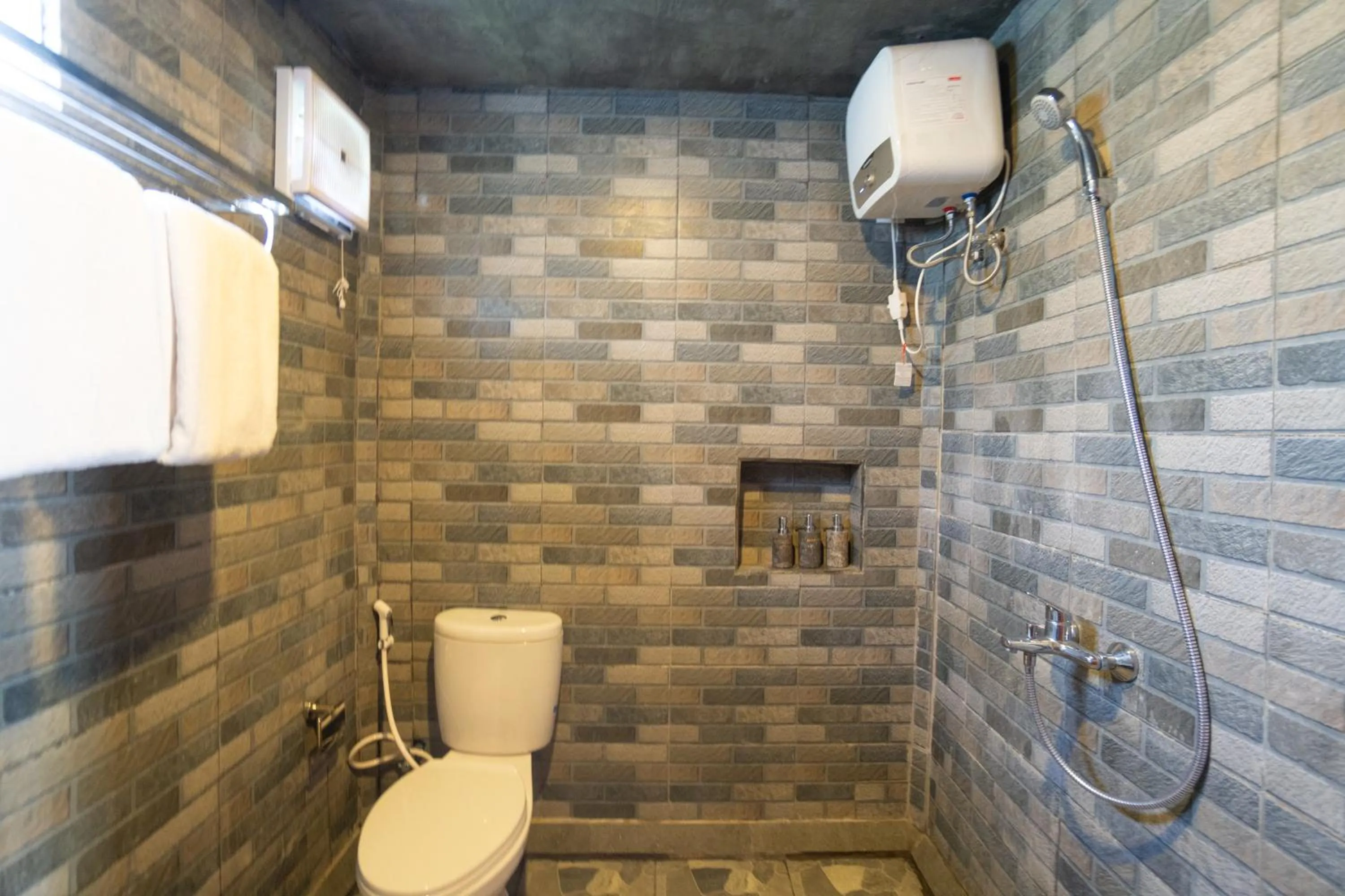 Shower in Puri Kurnia Ayu