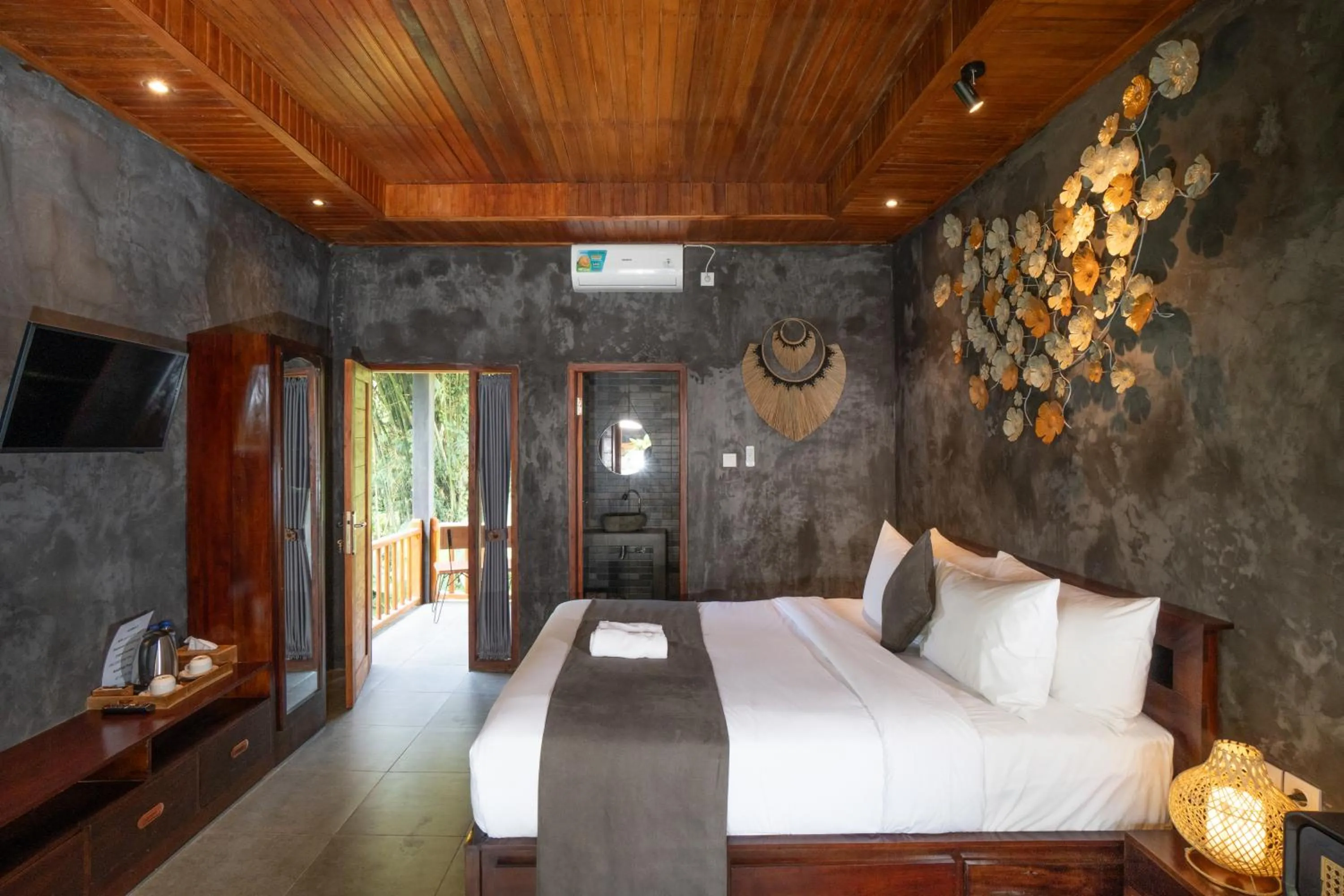 Communal lounge/ TV room, Bed in Puri Kurnia Ayu