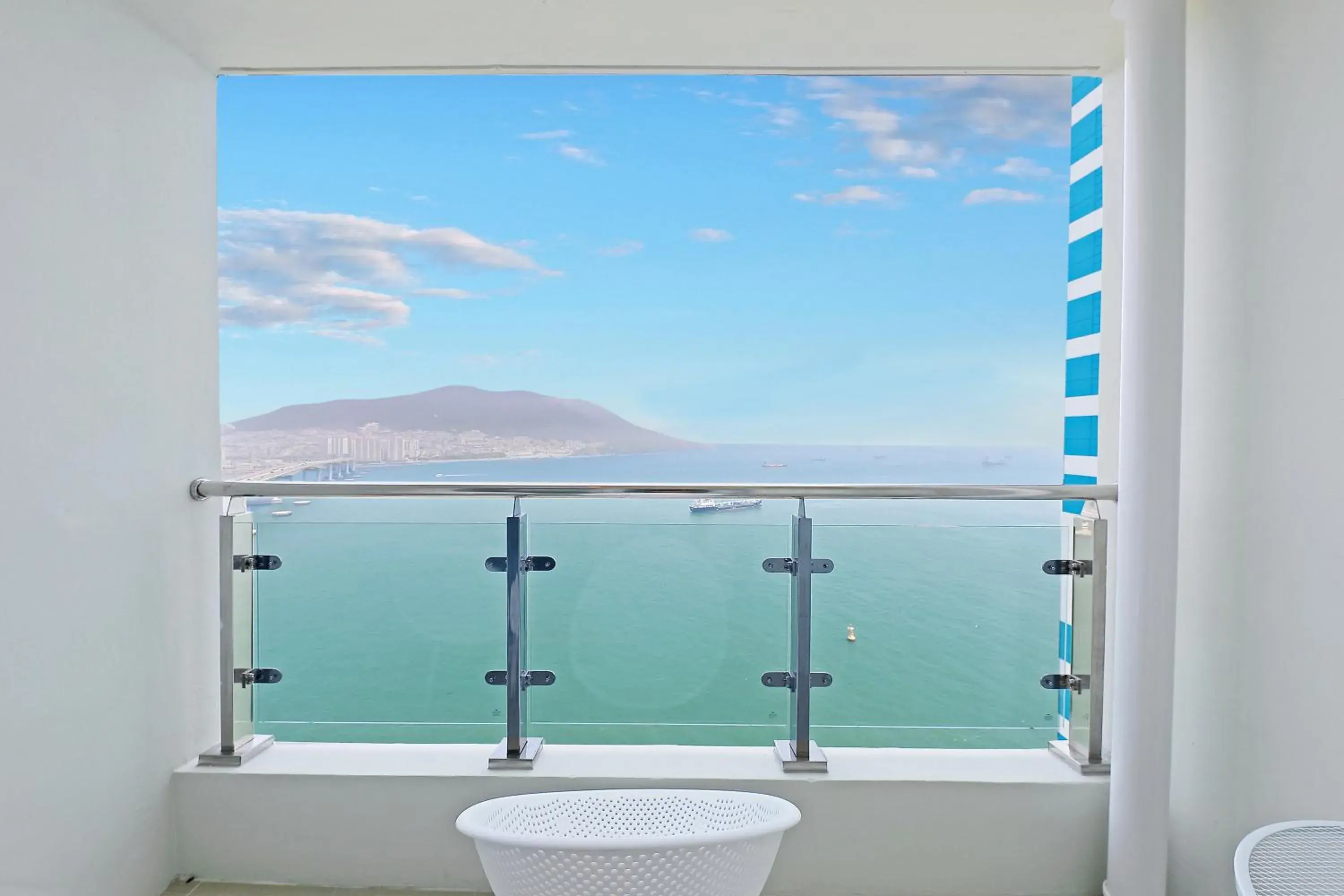 Superior Ocean Room with Namhang Bridge View in Elmomento Songdo Superior Ocean Room with Namhang Bridge View in Elmomento Songdo