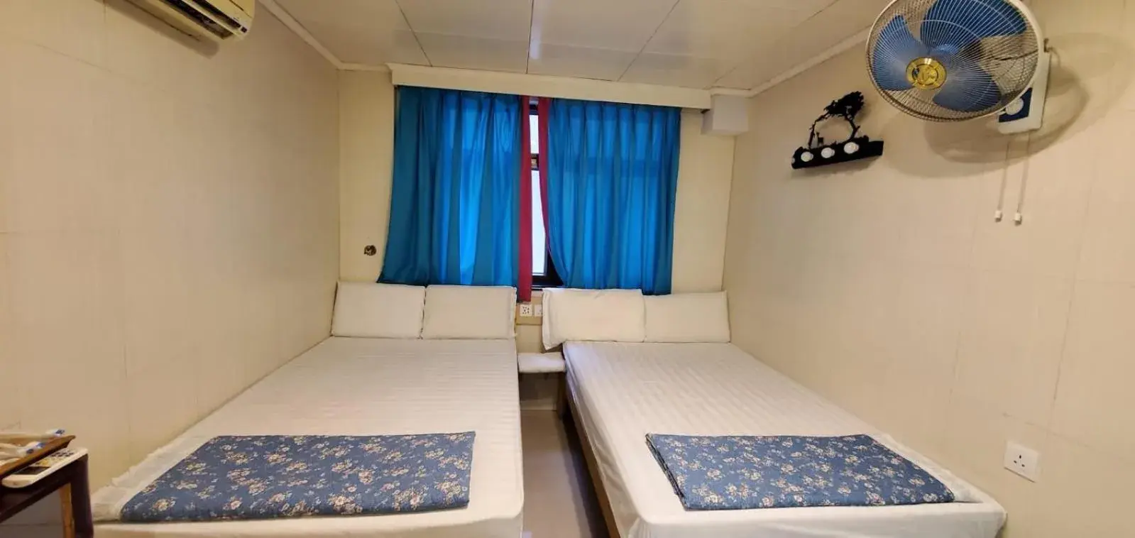 Classic Quadruple Room in cebu hostel Classic Quadruple Room in cebu hostel