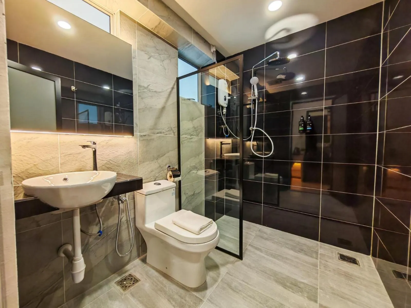 Shower in Merits Hotel Cameron Highlands