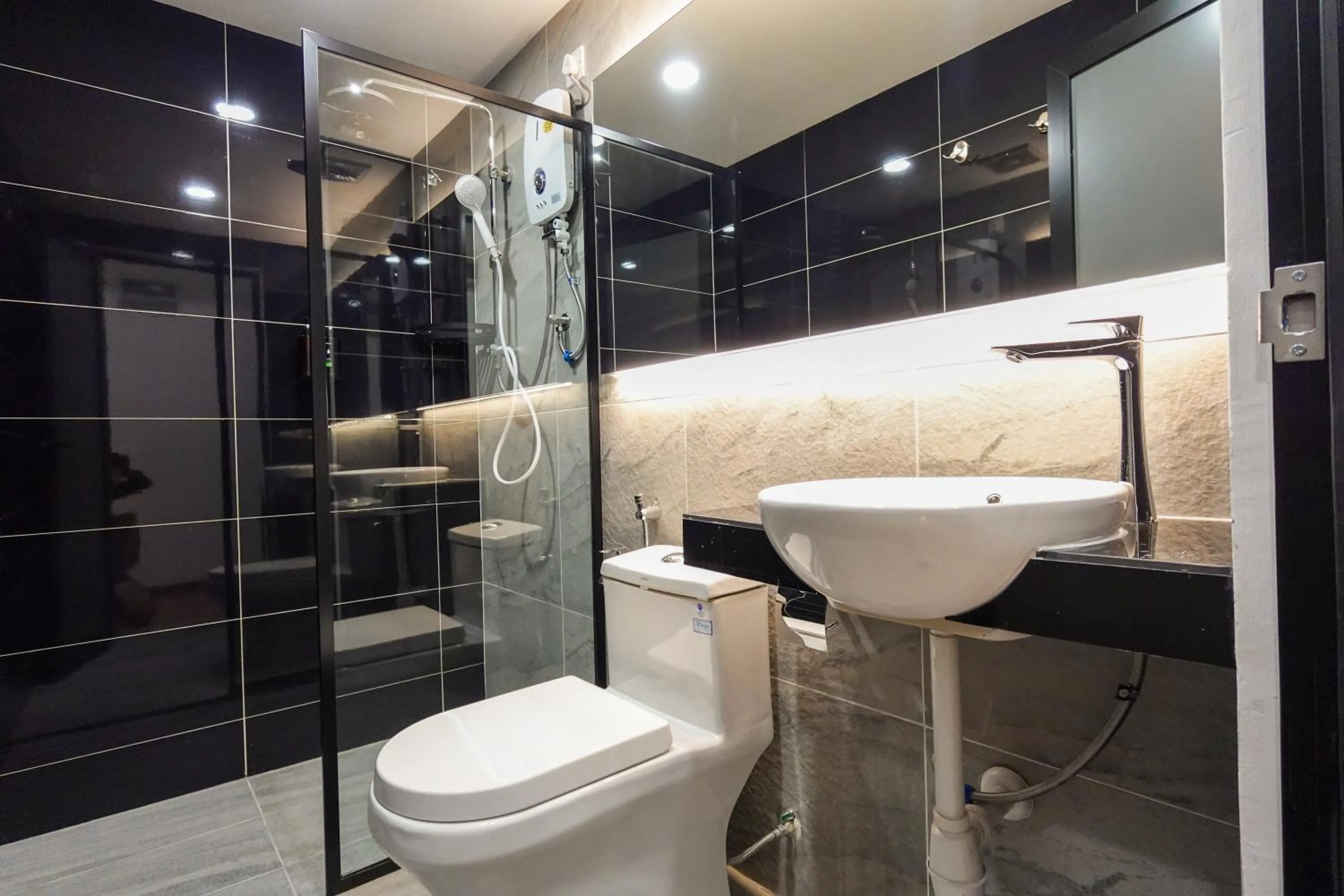 Deluxe Queen Room with Window  - single occupancy in Merits Hotel Cameron Highlands