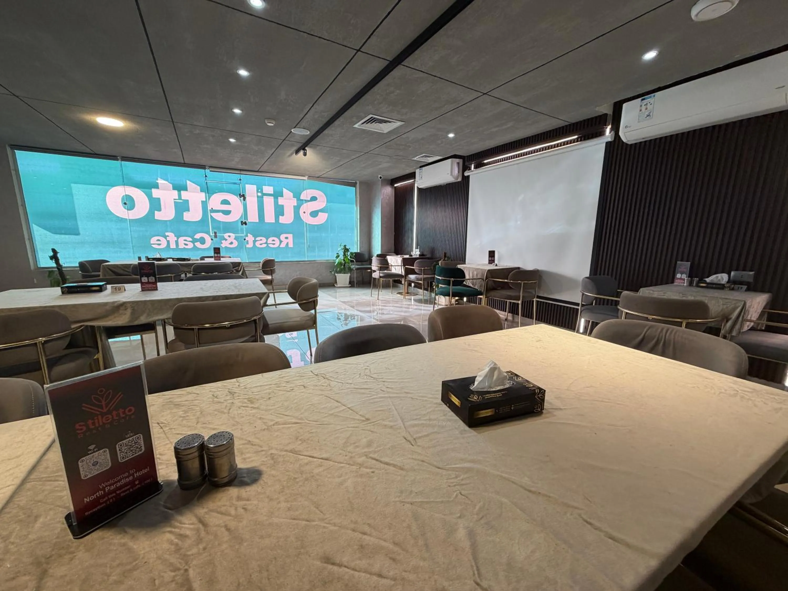 Restaurant/places to eat in North paradise hotel