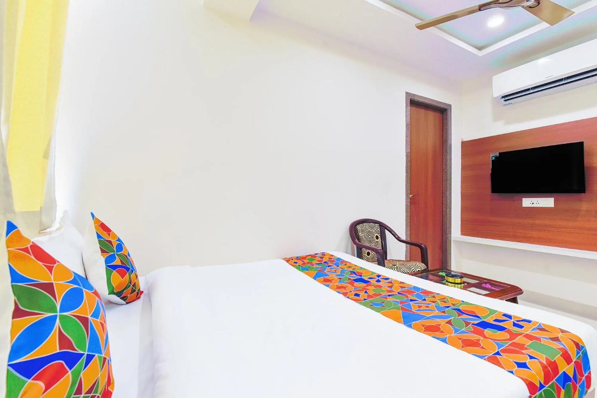 Bed in FabHotel Samrat Regency