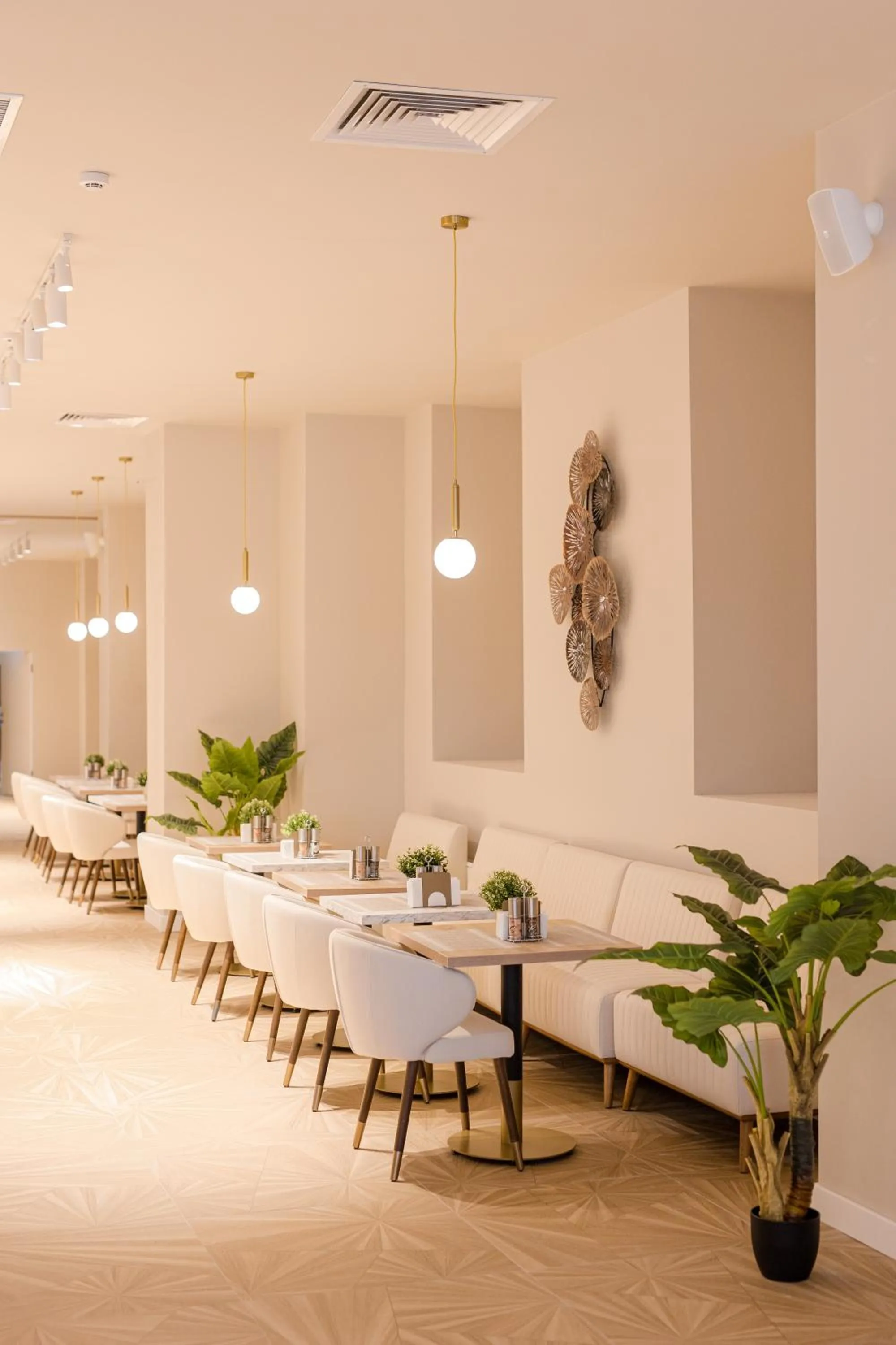 Restaurant/places to eat in Ramada by Wyndham Bucharest Otopeni Airport