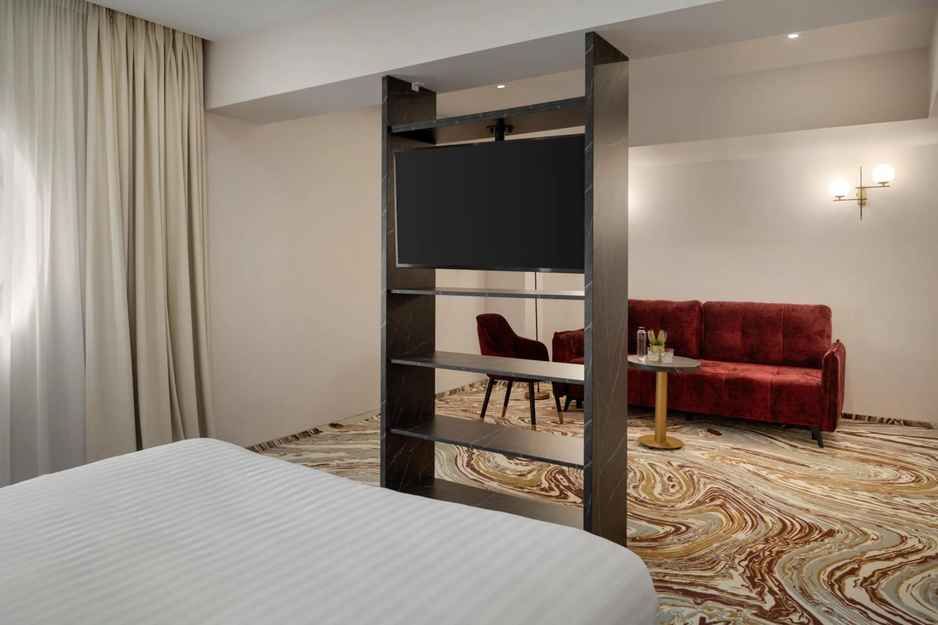 Bedroom, Bed in Ramada by Wyndham Bucharest Otopeni Airport