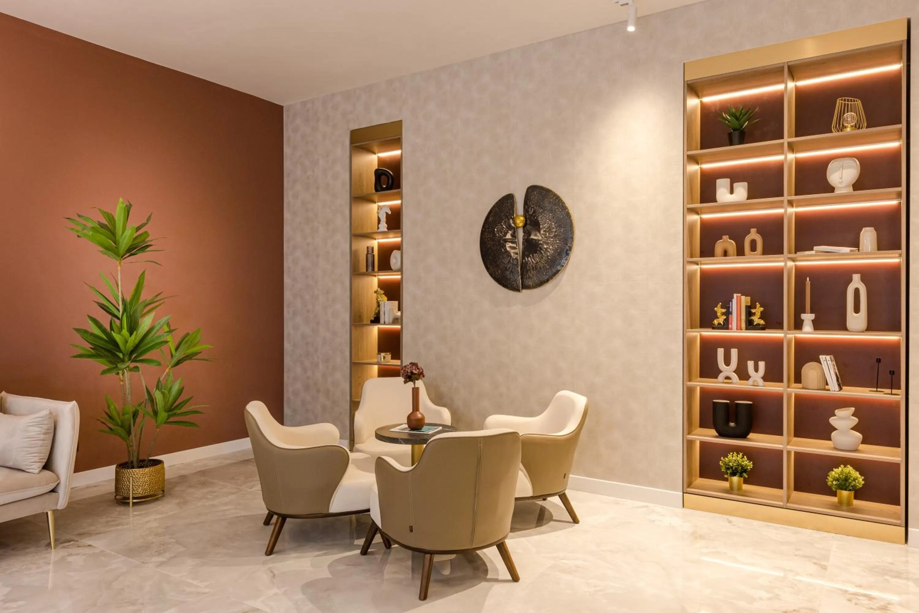 Seating area in Ramada by Wyndham Bucharest Otopeni Airport