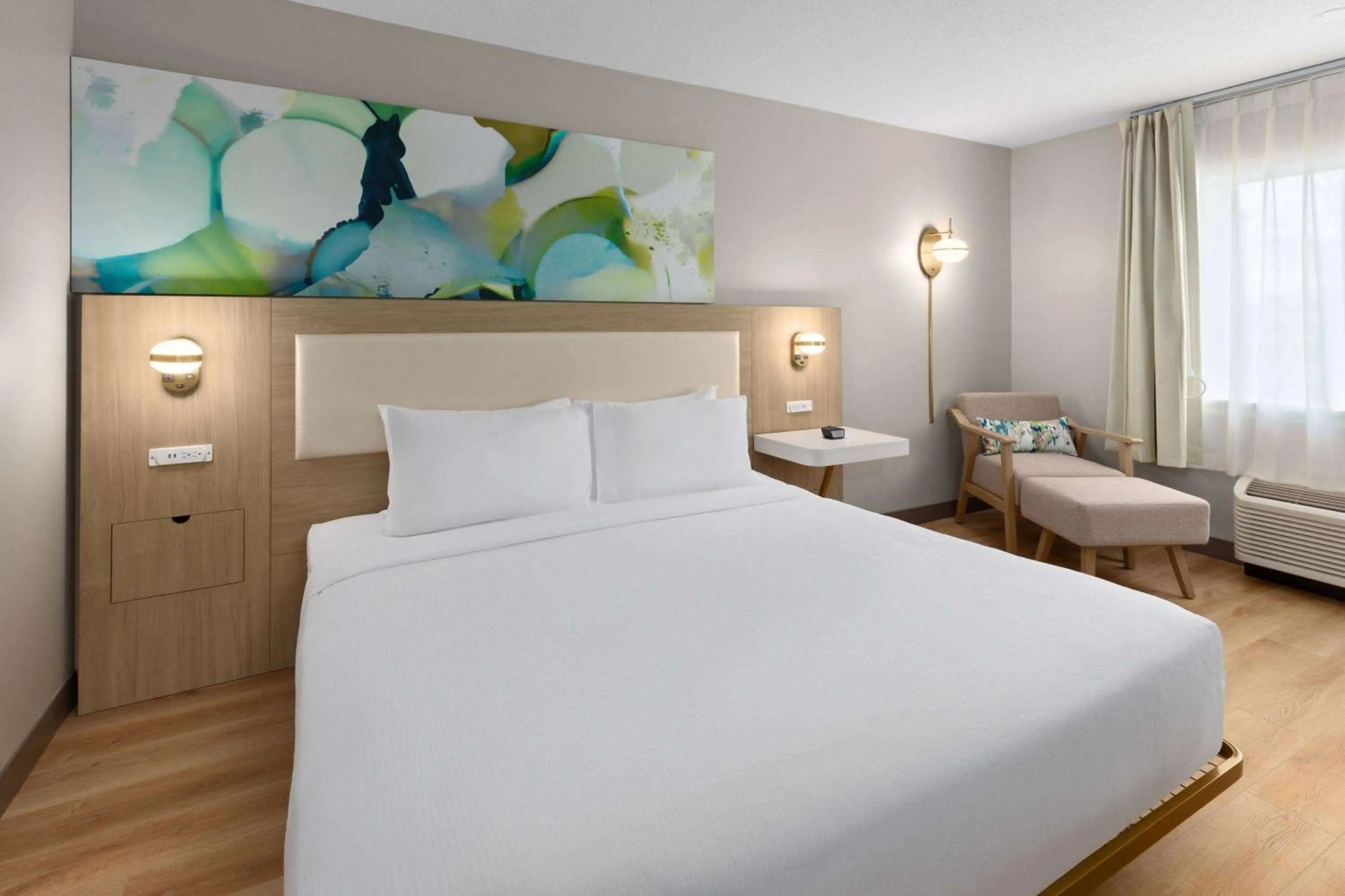 Photo of the whole room, Bed in Wyndham Garden Louisville KY