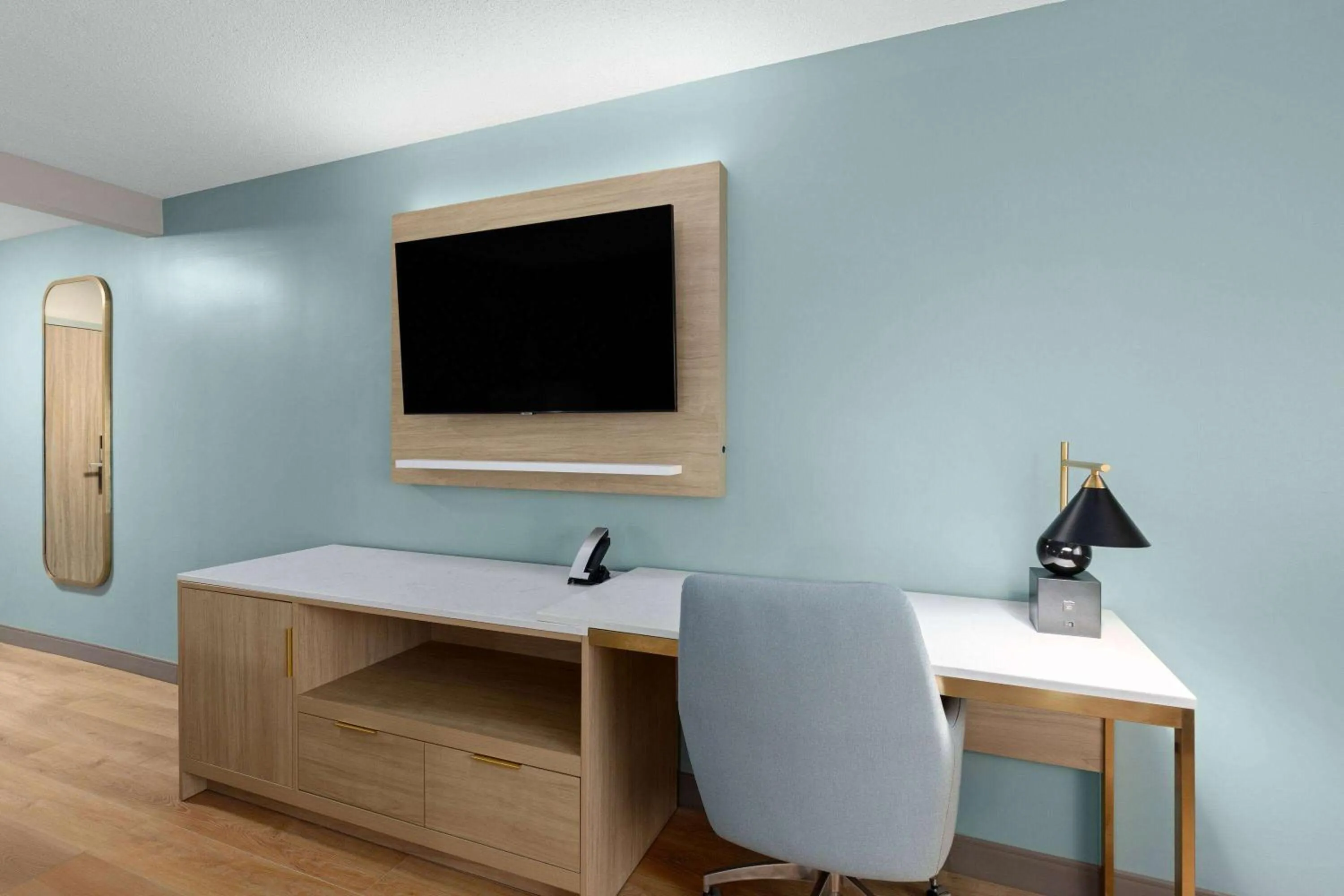 Photo of the whole room in Wyndham Garden Louisville KY