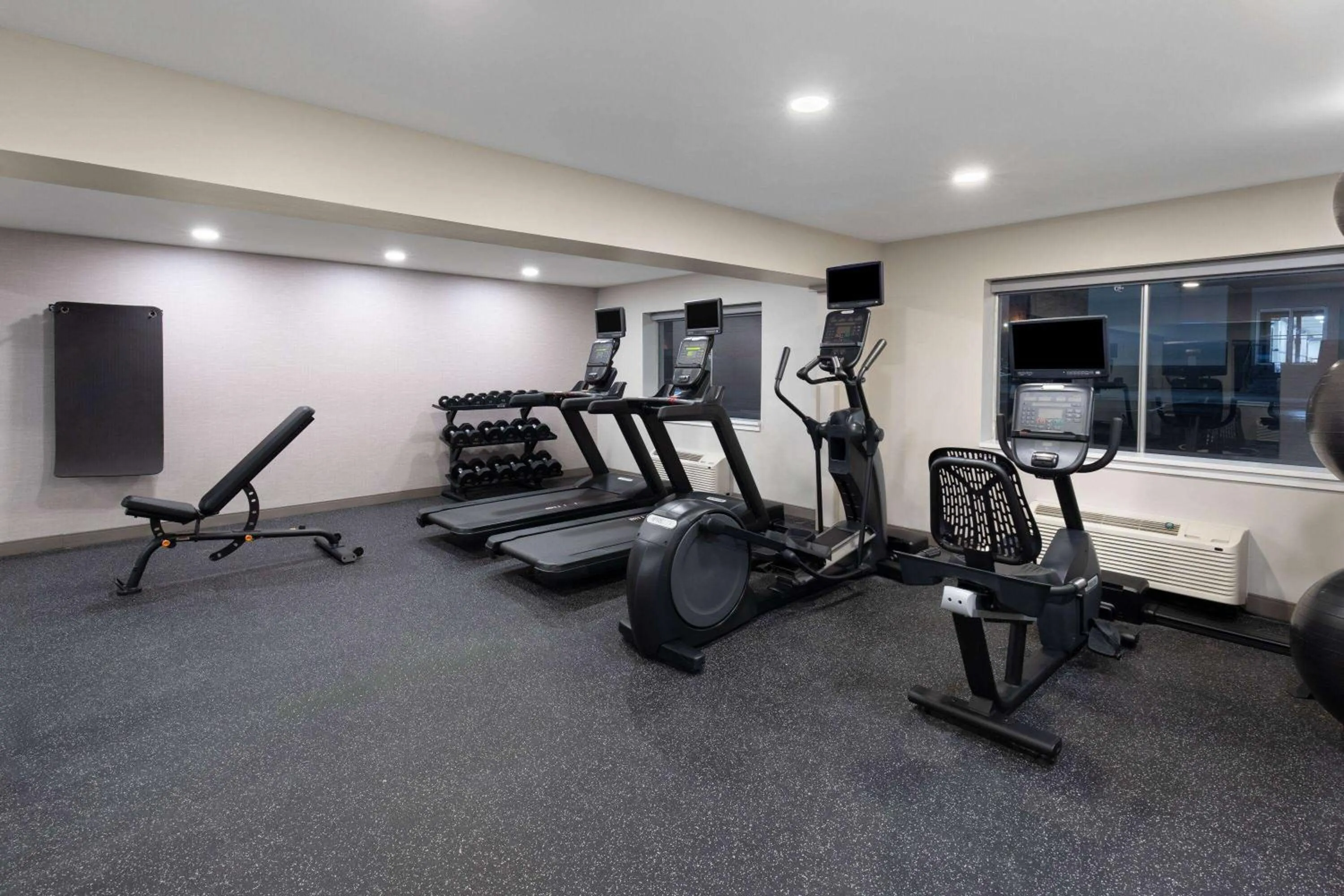 Fitness centre/facilities in Wyndham Garden Louisville KY