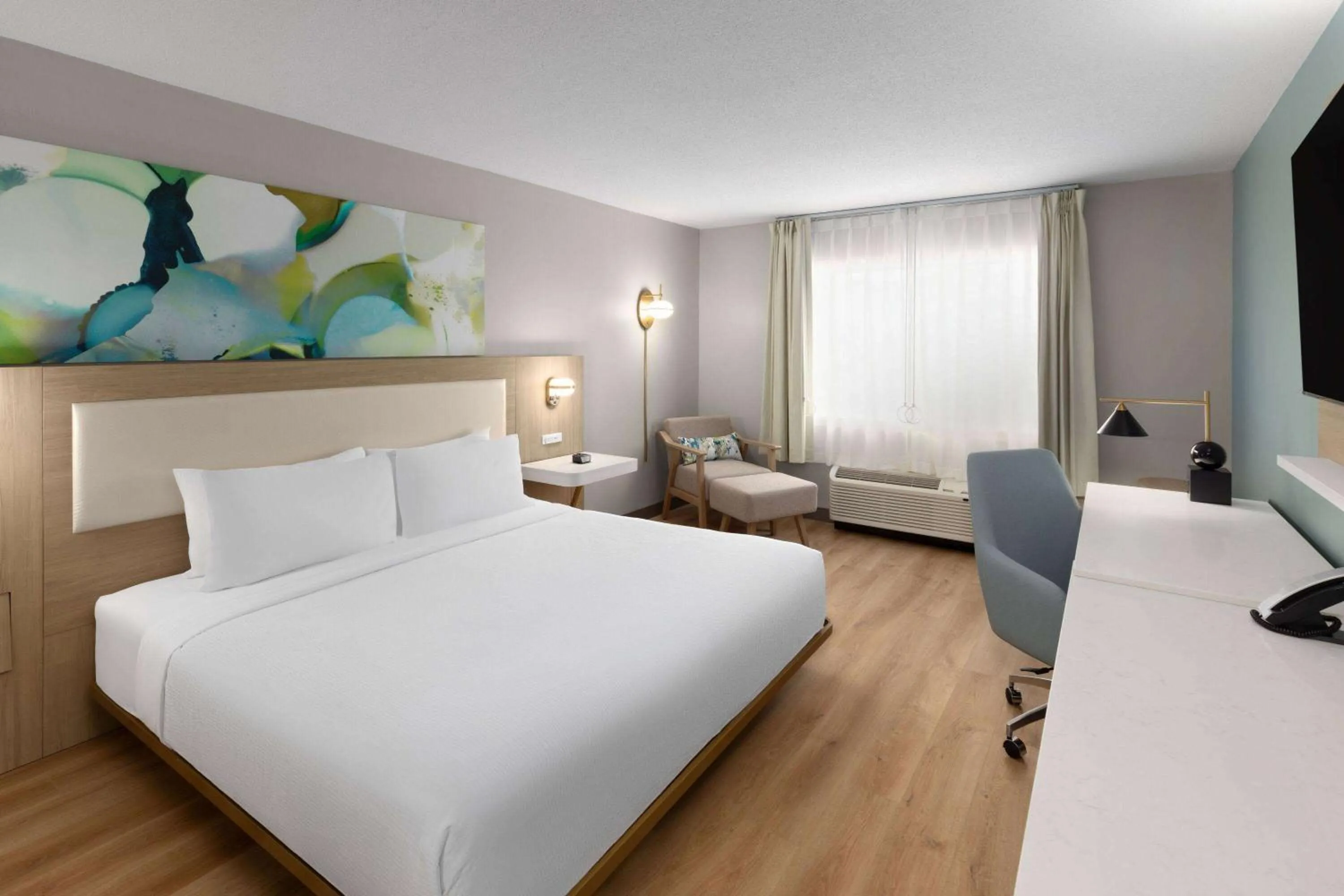 Photo of the whole room, Bed in Wyndham Garden Louisville KY