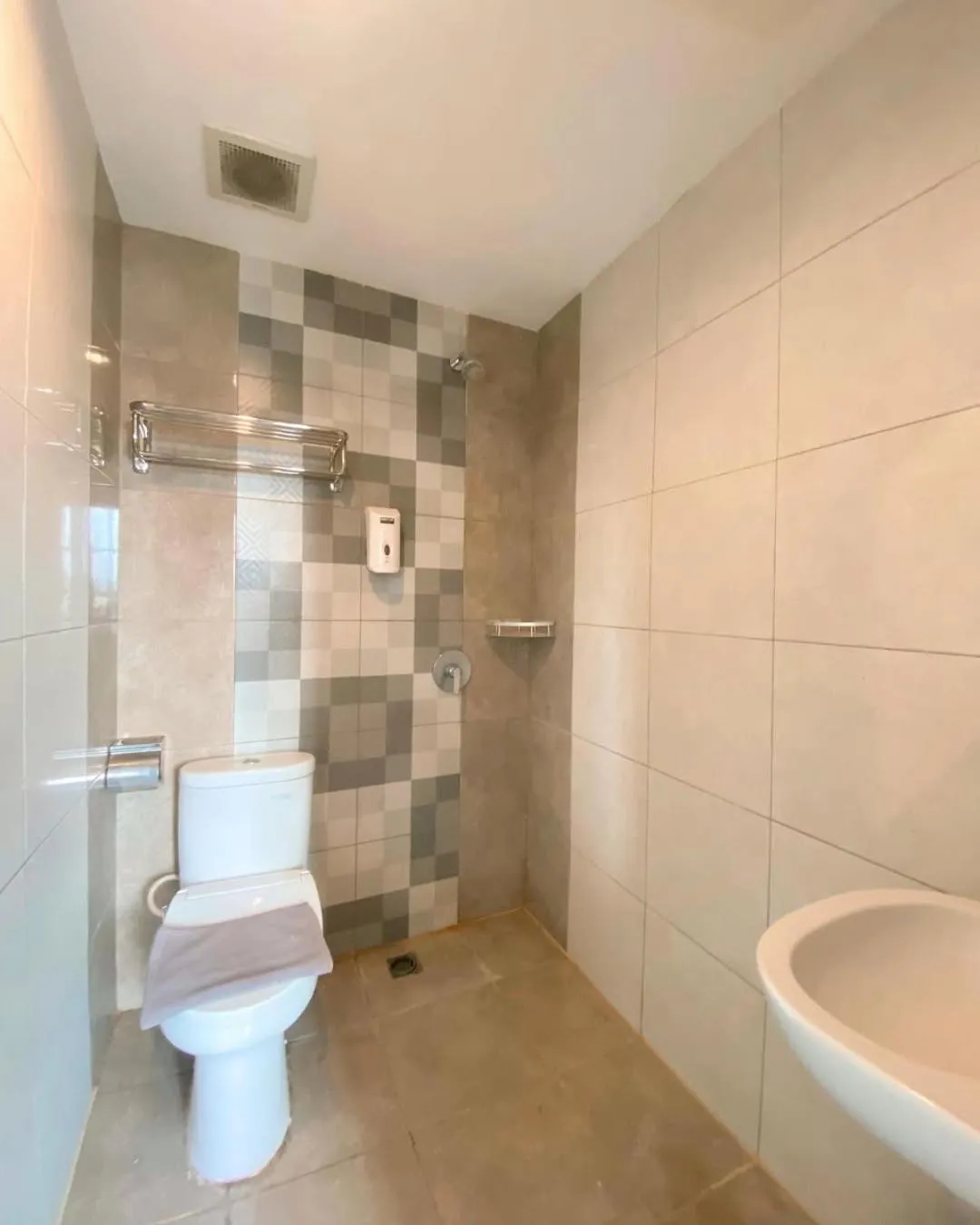 Front One Boutique Tugu Muda Semarang