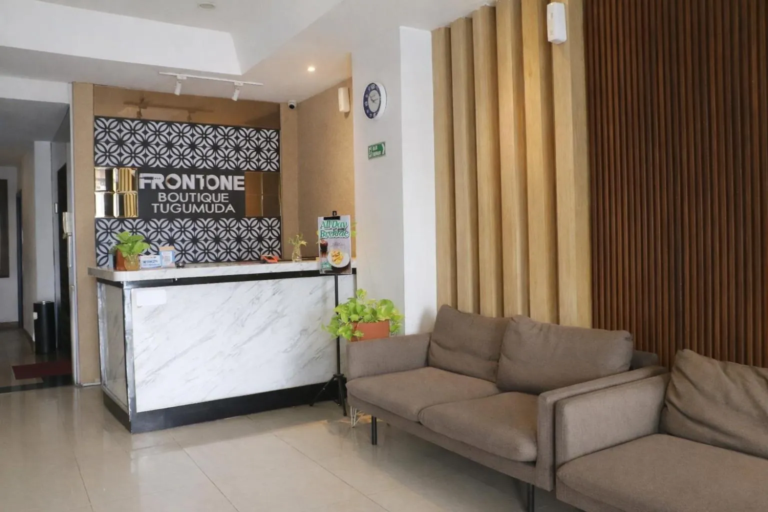 Front One Boutique Tugu Muda Semarang