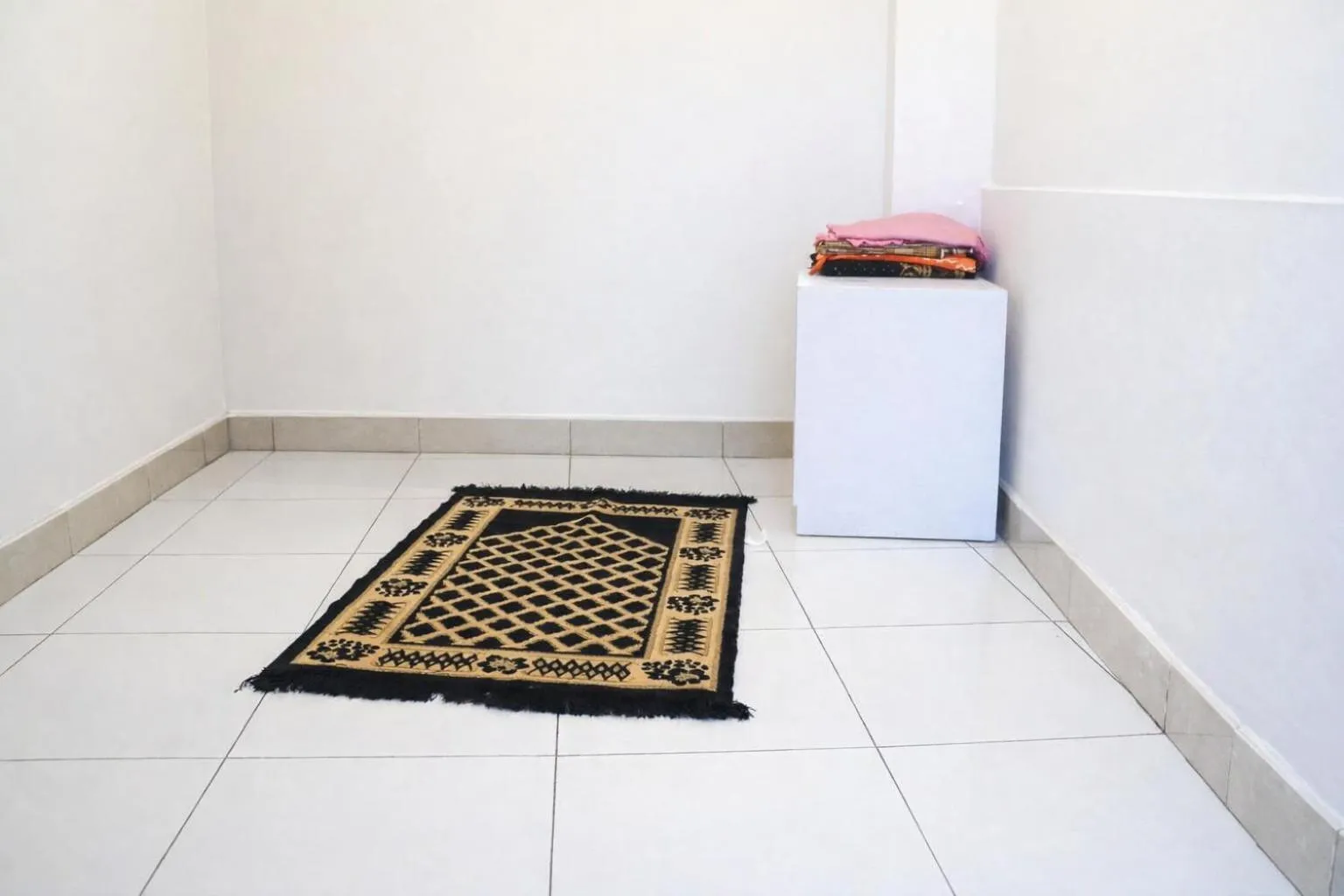 Front One Boutique Tugu Muda Semarang