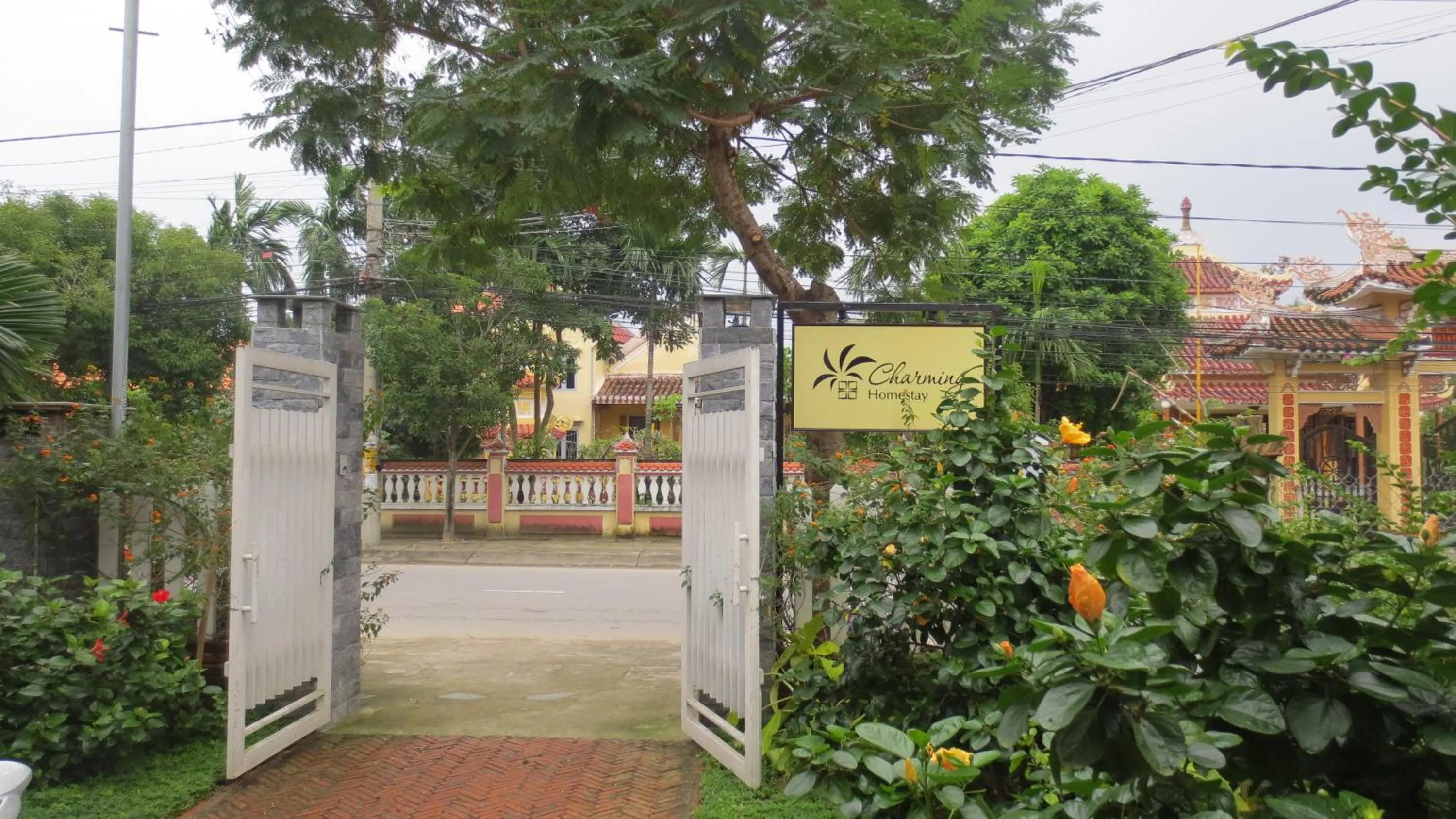 Facade/entrance in Charming Homestay