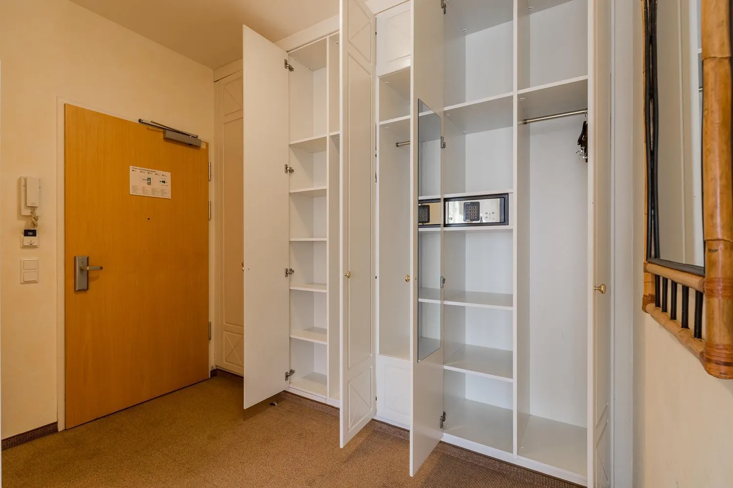 wardrobe in Apartmenthaus Berlin Mitte