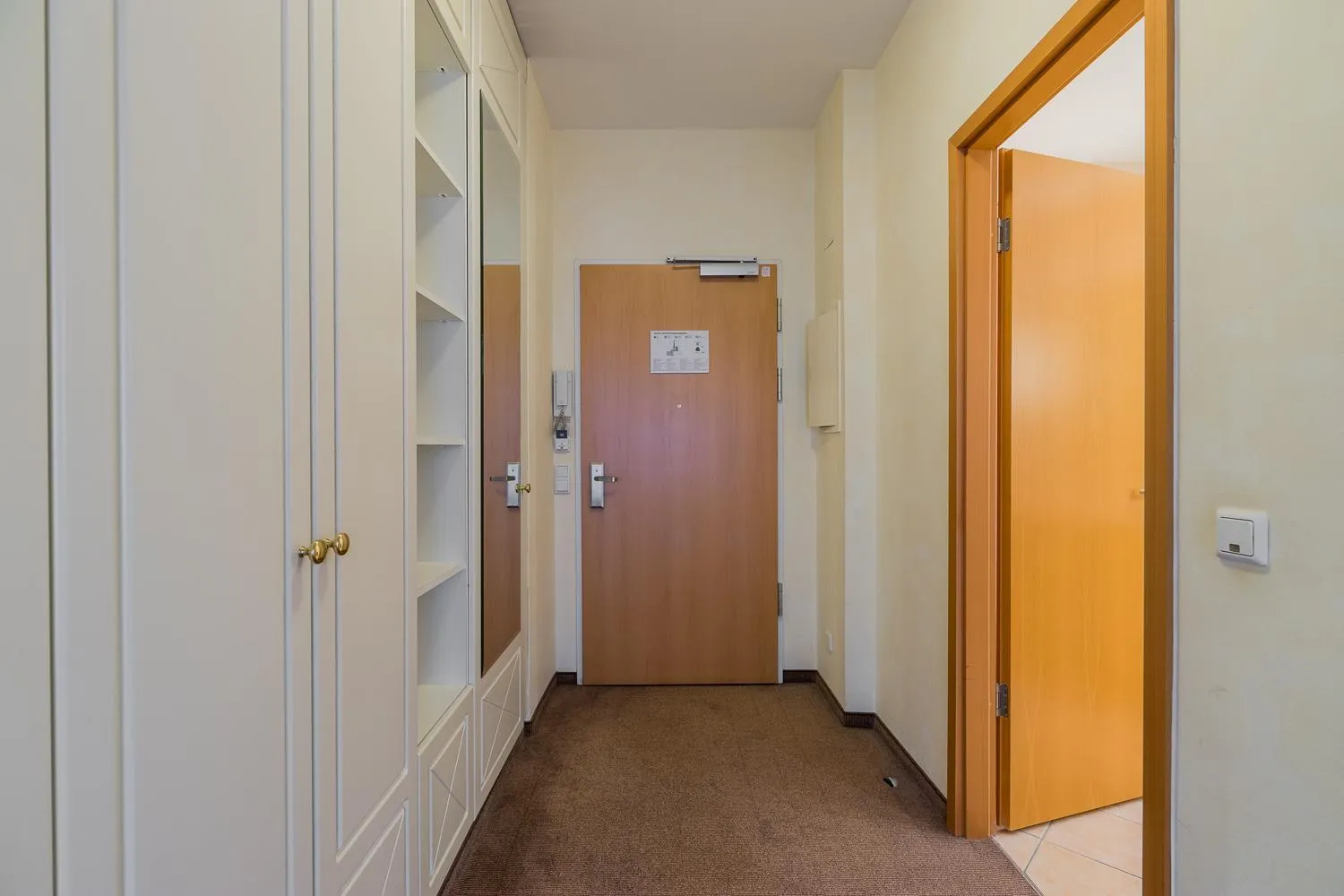 wardrobe in Apartmenthaus Berlin Mitte
